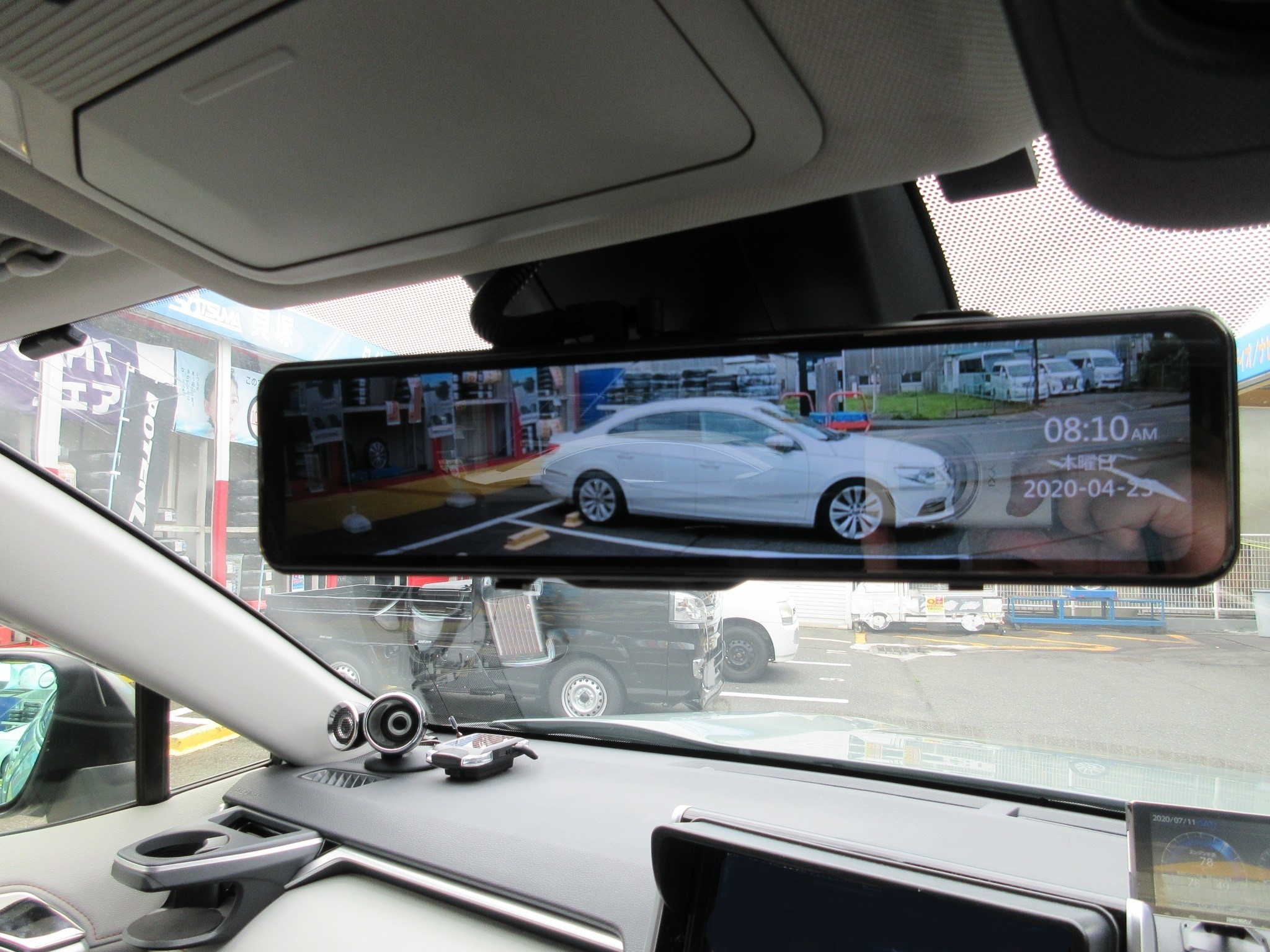 Rav4にデジタルルームミラー取り付け トヨタ Rav4 Av カーナビ ドライブレコーダー Etc Av カーナビ ドライブレコーダー Etc Etc取付 セットアップ Staff日記 コクピット さつま貝塚 車のカスタマイズにかかわるスタッフより