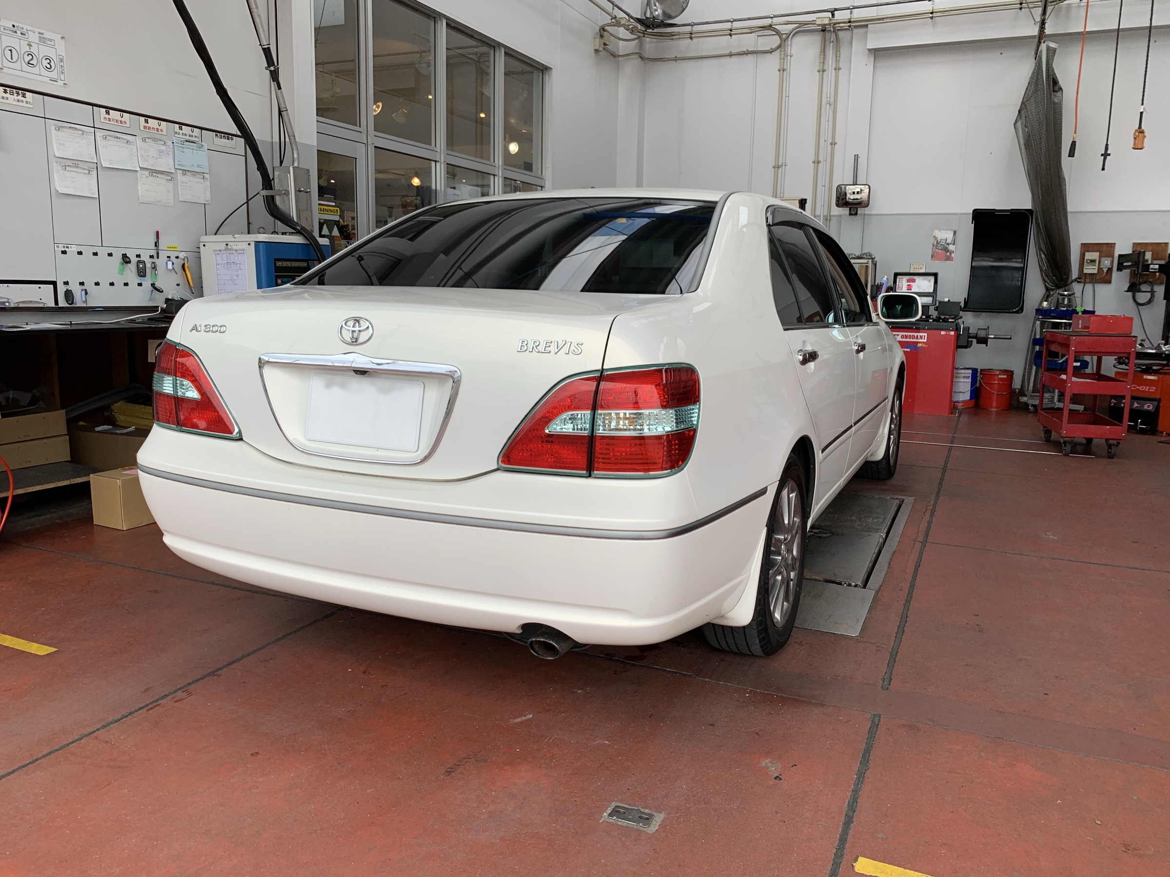 ブレビス エアコンコンプレッサー トヨタ ブレヴィス スタッフ 日記 コクピット 荒井 車のカスタマイズにかかわるスタッフより