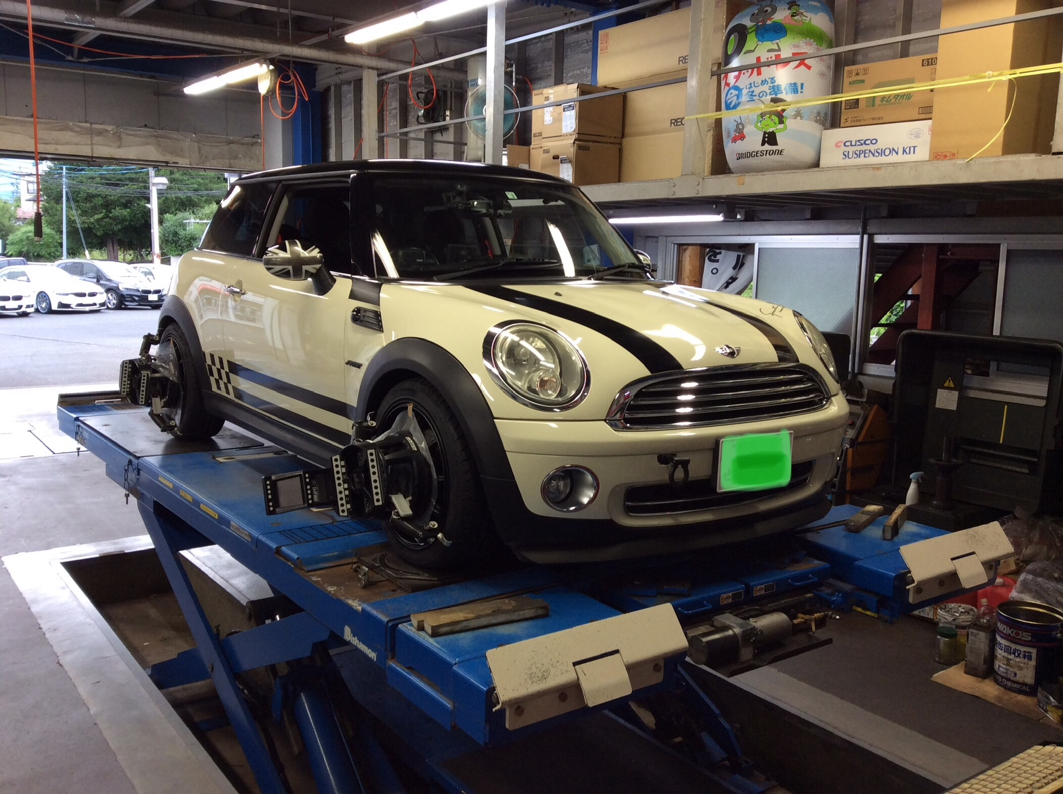 R56 Mini 仕上げの アライメント調整 と Potenza Adrenalin Re004 ミニ クーパー 足まわり サスペンション ブレーキ アライメント調整 スタッフ日記 コクピット モリオカ 車のカスタマイズにかかわるスタッフより