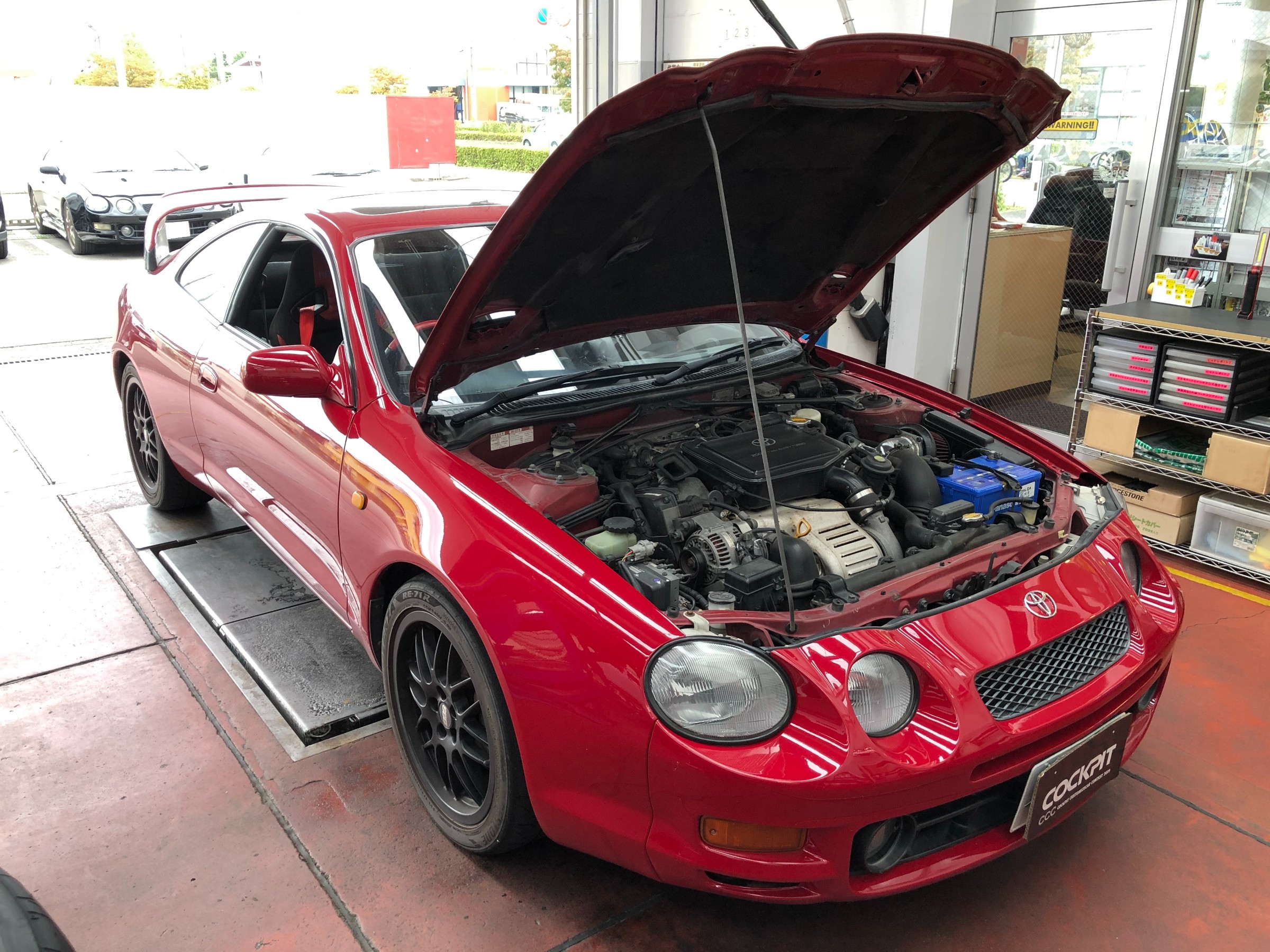 トヨタ セリカ Gt Four St5 ポテンザ Re 71rs タイヤ交換 トヨタ セリカ タイヤ タイヤ タイヤ ホイール交換 スタッフ 日記 コクピット 荒井 車のカスタマイズにかかわるスタッフより