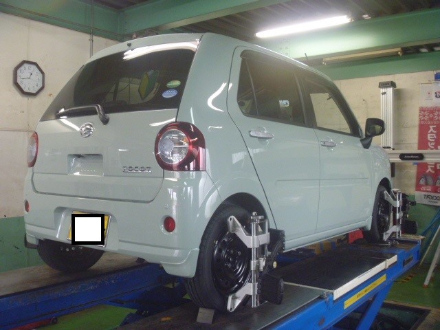 新車でも 注意が必要です ダイハツ アライメント調整 店舗日記 コクピット 麻生 車のカスタマイズにかかわるスタッフより