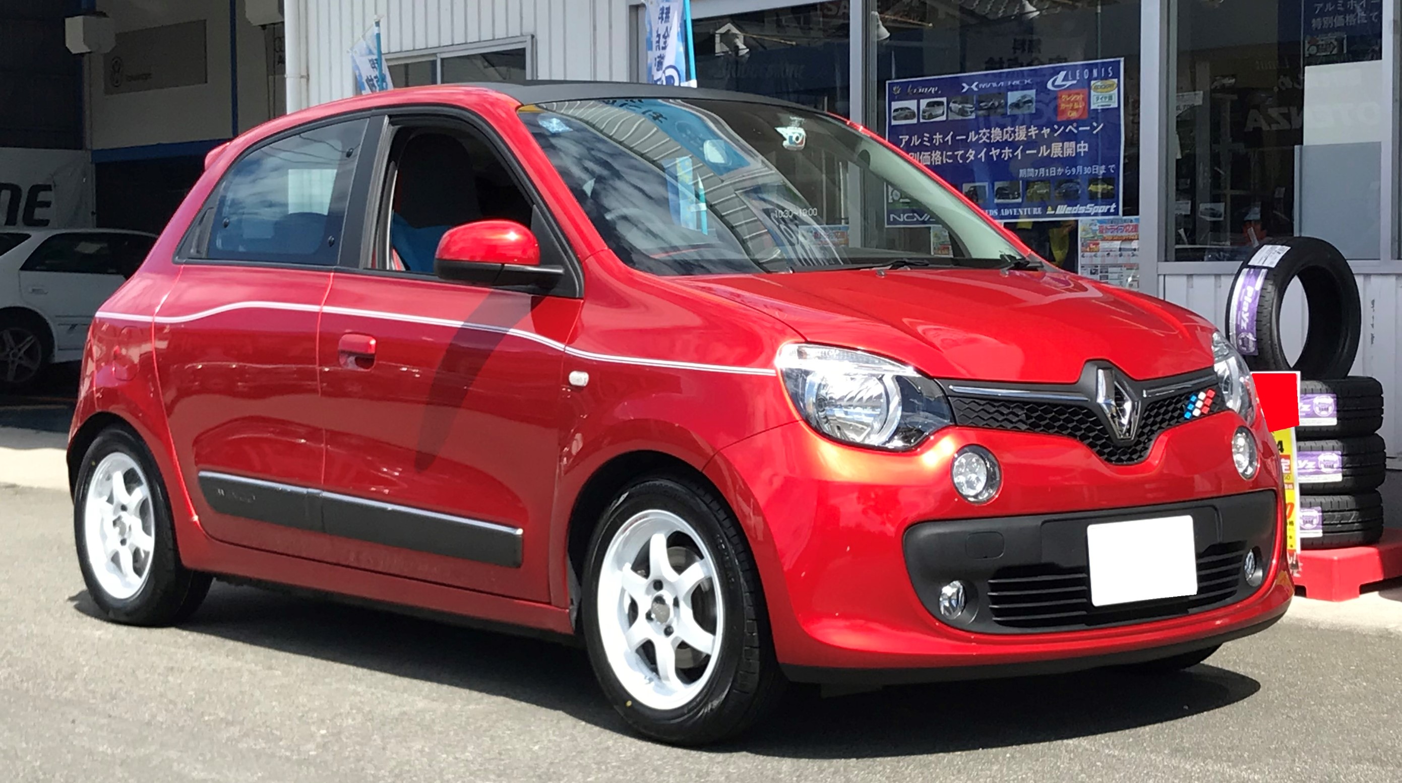 送料込み ルノートゥインゴ•ラパリジェンヌ 純正ホイール 250台限定車 ルノー トゥインゴ ラ・パリジェンヌ キャンバストップ 2019年式