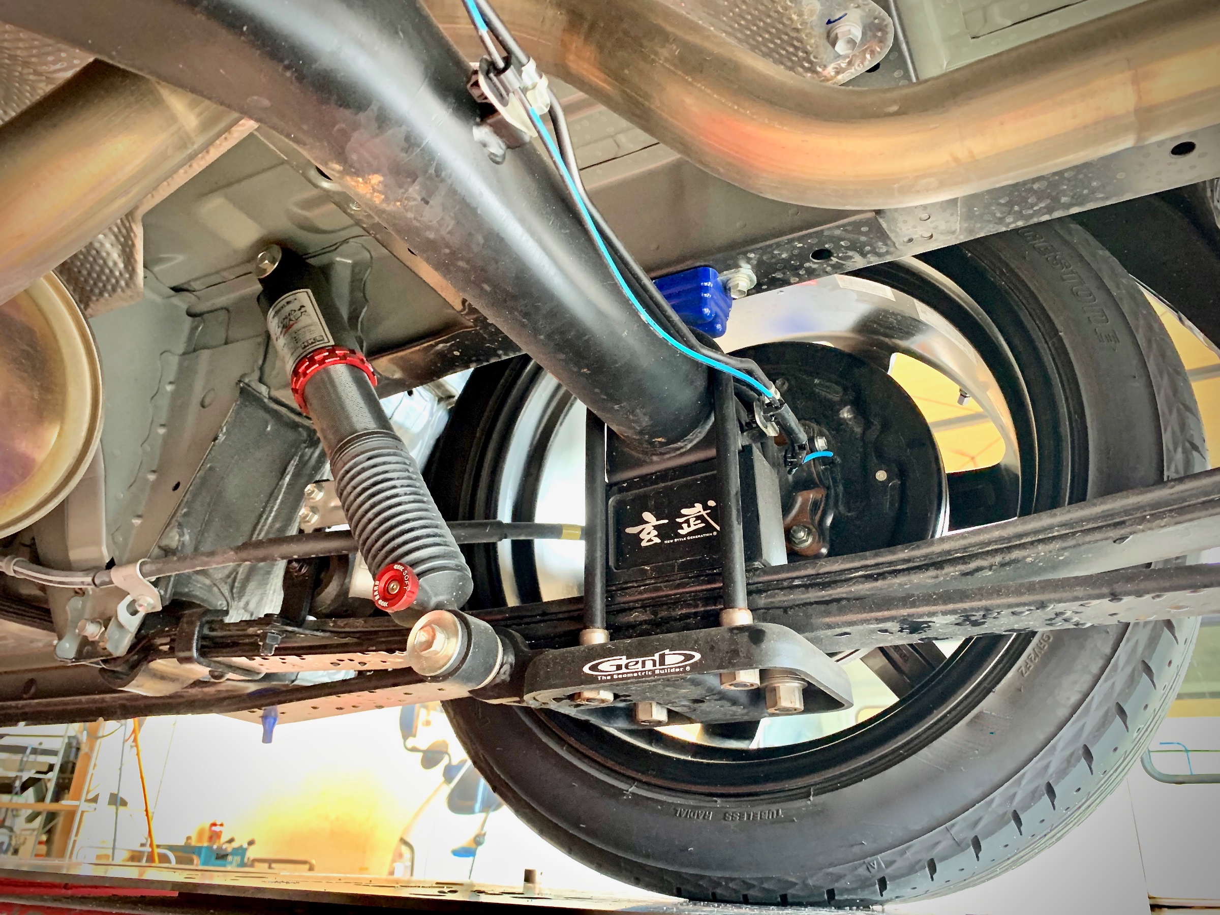Hiace トヨタ ハイエース 足まわり サスペンション ブレーキ 足まわり サスペンション ブレーキ サスペンションパーツ関連取付 メモらんだむ コクピット 福島 車のカスタマイズにかかわるスタッフより