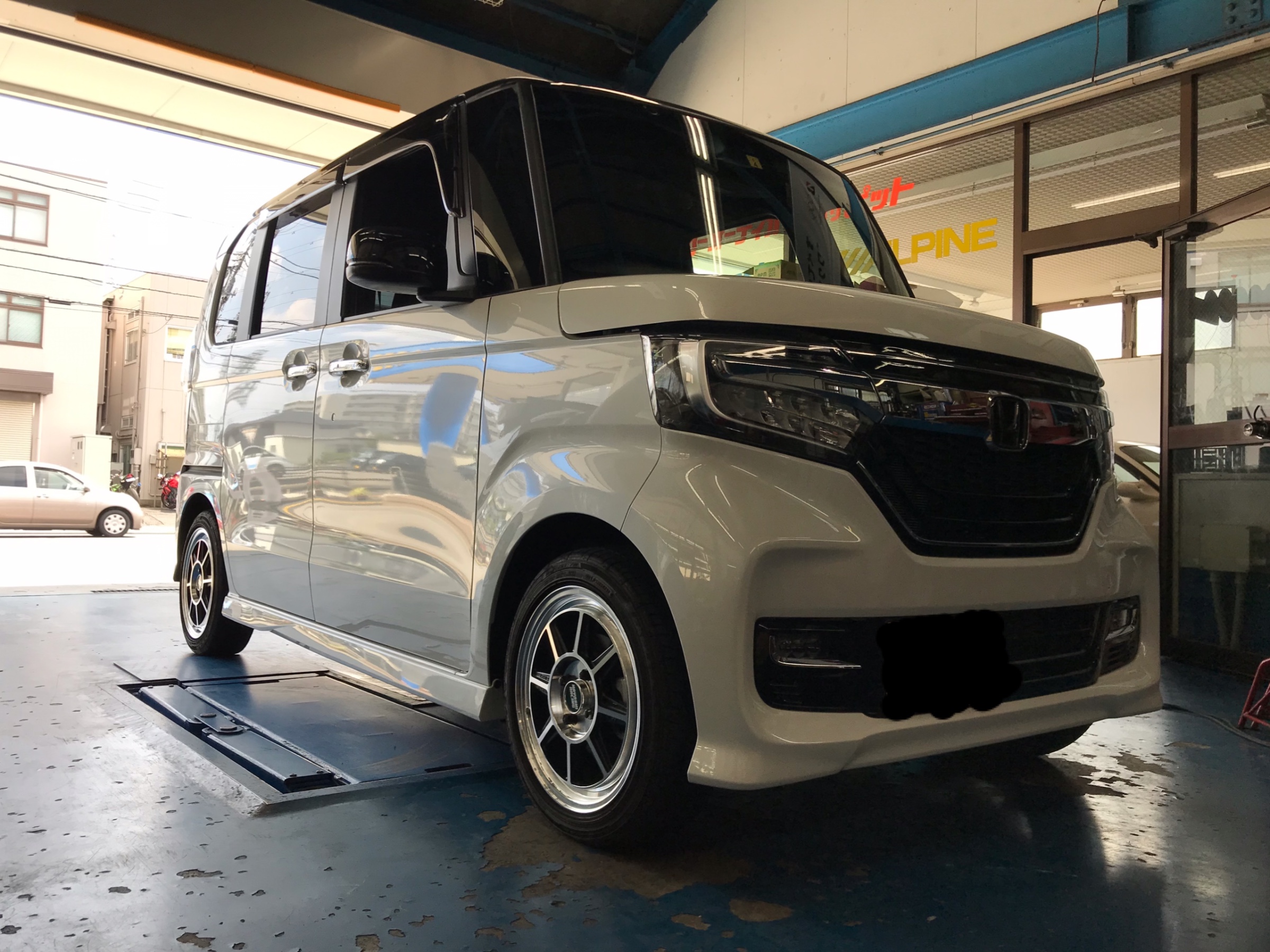 ホンダ Jf3 N Boxカスタムを程よくローダウン ホンダ N Boxカスタム カスタマイズ日記 コクピット 相模原 車 のカスタマイズにかかわるスタッフより