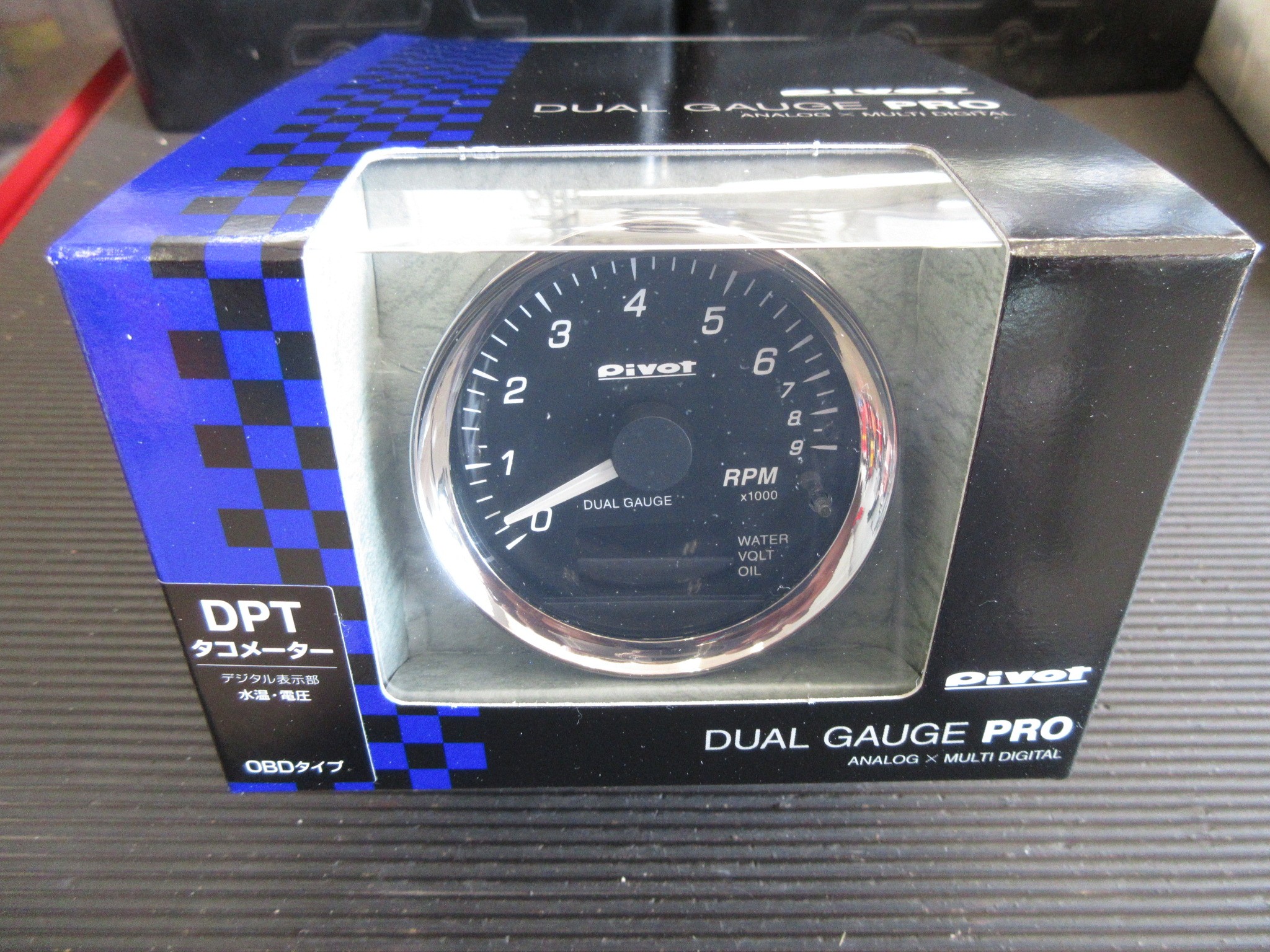 カプラーオンの簡単装着とデュアル表示が人気の理由 Pivot Dual Gauge Pro を2台のお車に取り付けました スズキ アルトワークス 店長アサコのブログ コクピット 55 車のカスタマイズにかかわるスタッフより