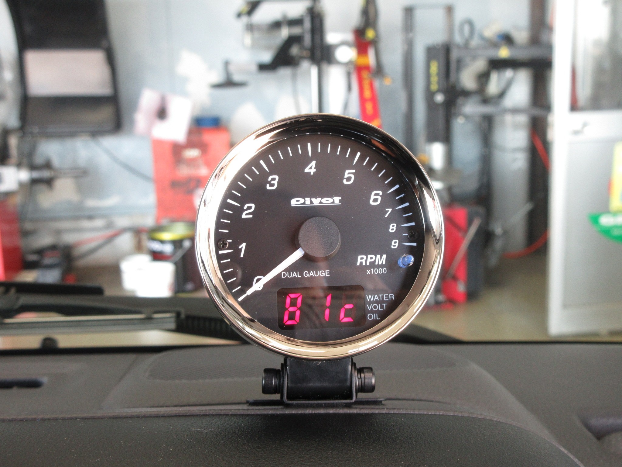 カプラーオンの簡単装着とデュアル表示が人気の理由 Pivot Dual Gauge Pro を2台のお車に取り付けました スズキ アルトワークス 店長アサコのブログ コクピット 55 車のカスタマイズにかかわるスタッフより