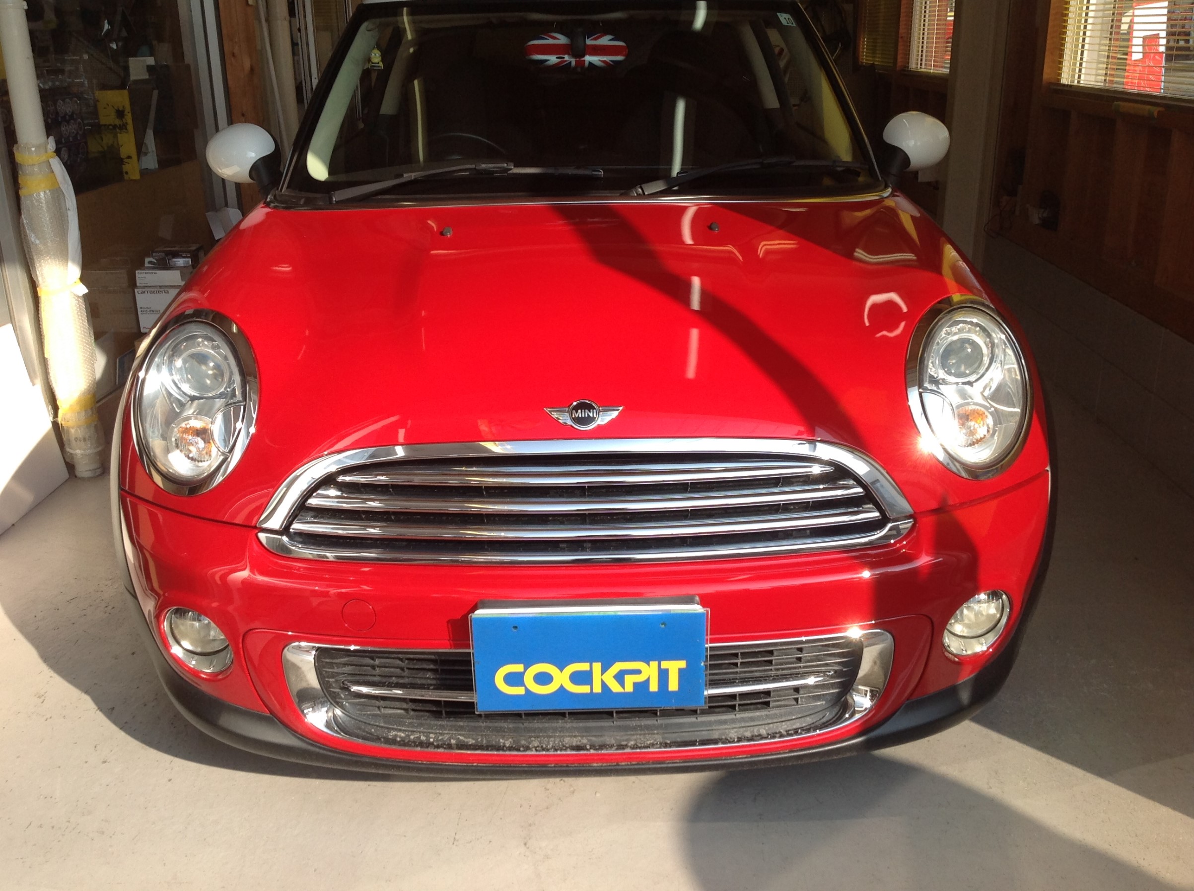 R56ミニさん 前後ドラレコ ポータブルナビ装着です Bmw Mini Av カーナビ ドライブレコーダー Etc Av カーナビ ドライブレコーダー Etc ナビゲーション取付 スタッフ日記 コクピット きねいわ 車 のカスタマイズにかかわるスタッフより