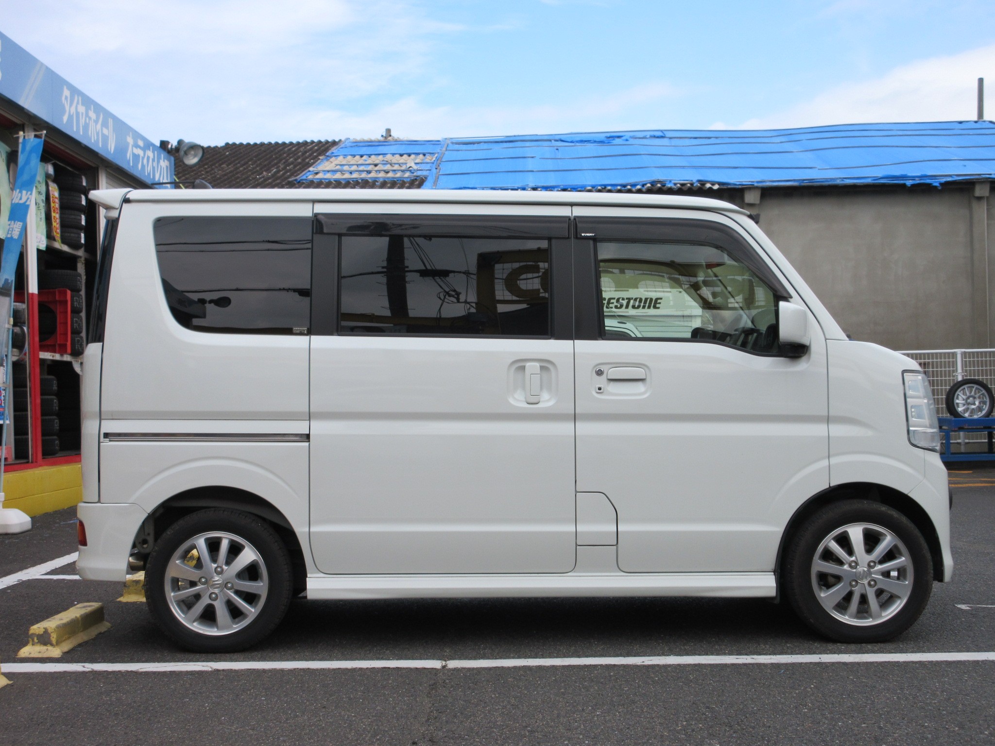 エブリイ（DA17W）車高調 ラテラルロッド取付 | スズキ エブリイワゴン 足まわり（サスペンション・ブレーキ）  足まわり（サスペンション・ブレーキ） > サスペンションパーツ関連取付 | STAFF日記 | コクピット さつま貝塚 |  車のカスタマイズにかかわるスタッフより