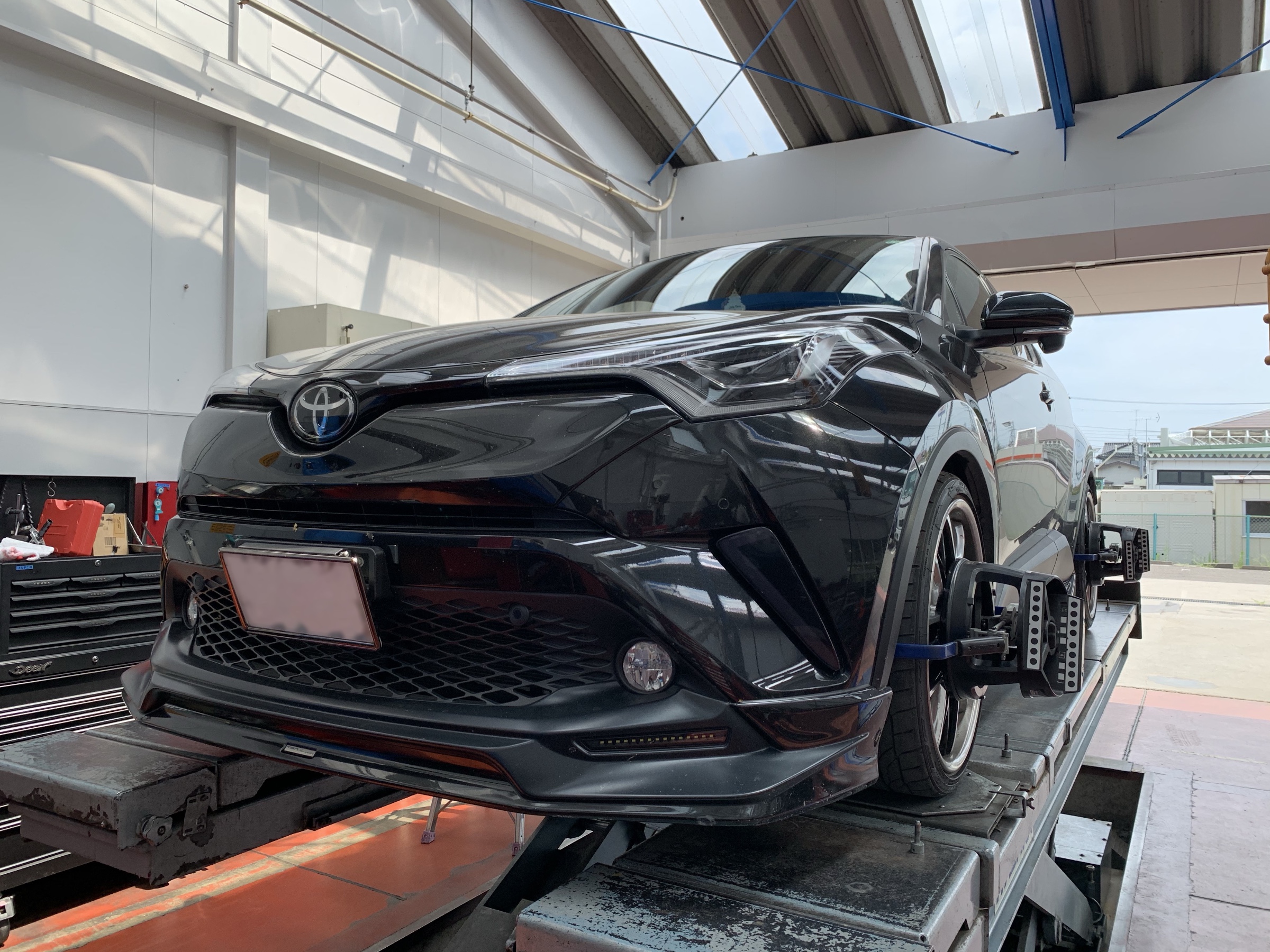 C Hr 4輪アライメント トヨタ C Hr スタッフ 日記 コクピット 荒井 車のカスタマイズにかかわるスタッフより