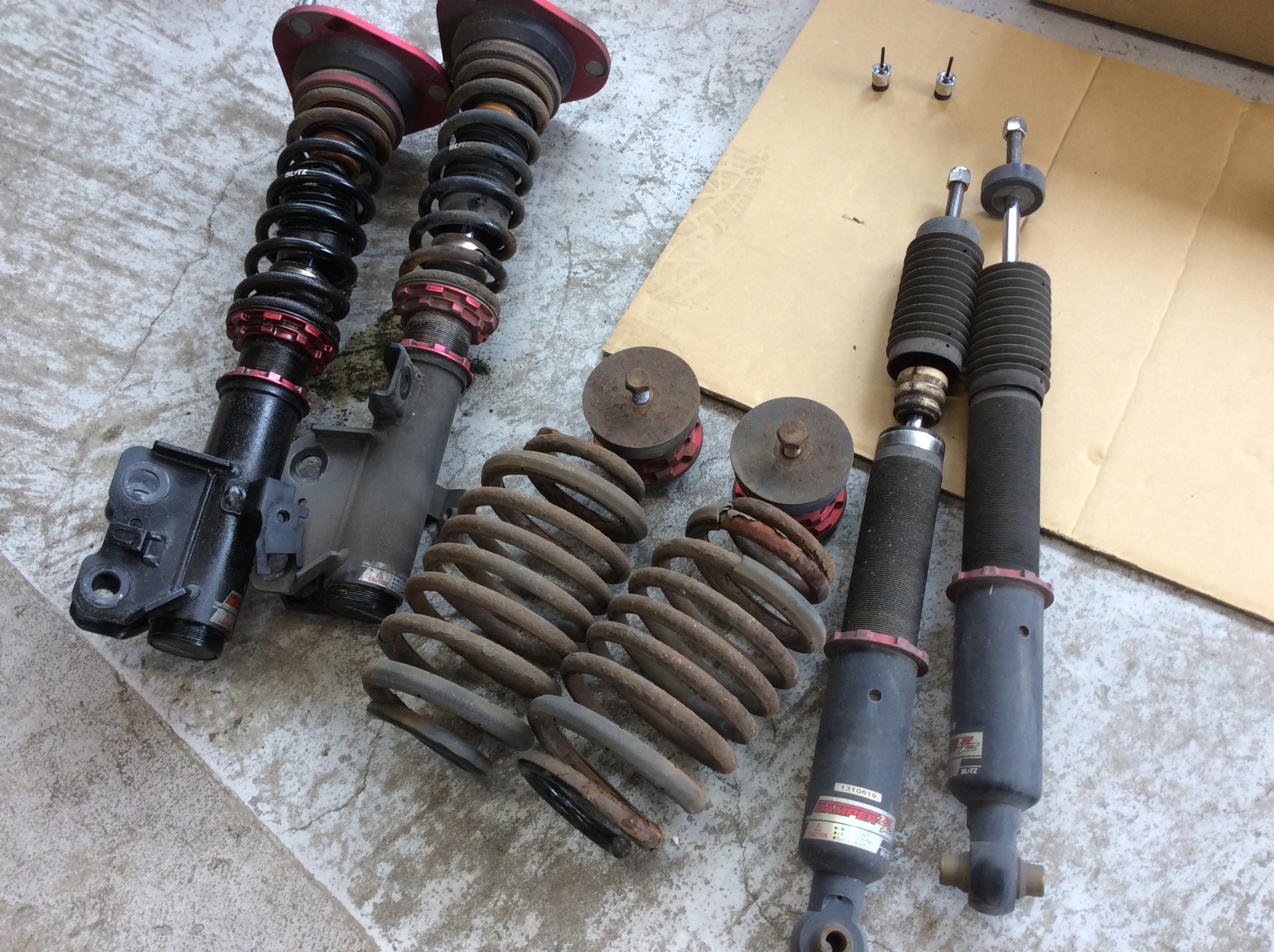 トヨタプリウス Zvw30 車高調取り付け トヨタ プリウス カスタマイズ別ショーケース コクピット 名取 お店の取付加工事例紹介