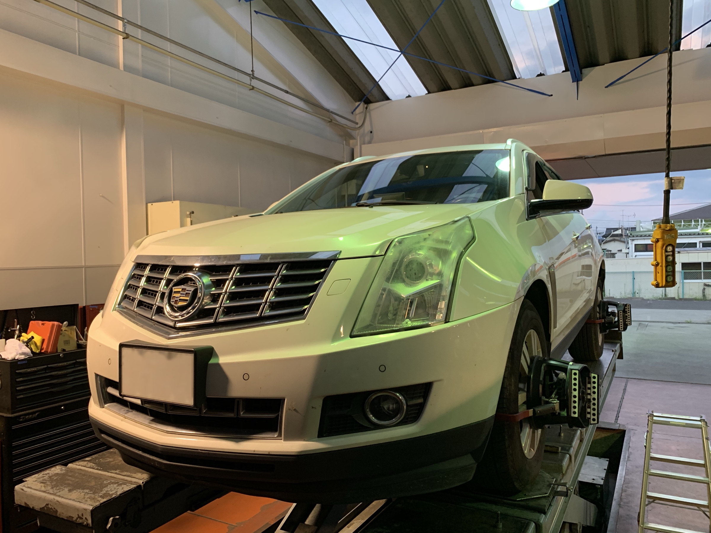 キャデラック ハブベアリング交換 キャデラック スタッフ 日記 コクピット 荒井 車のカスタマイズにかかわるスタッフより