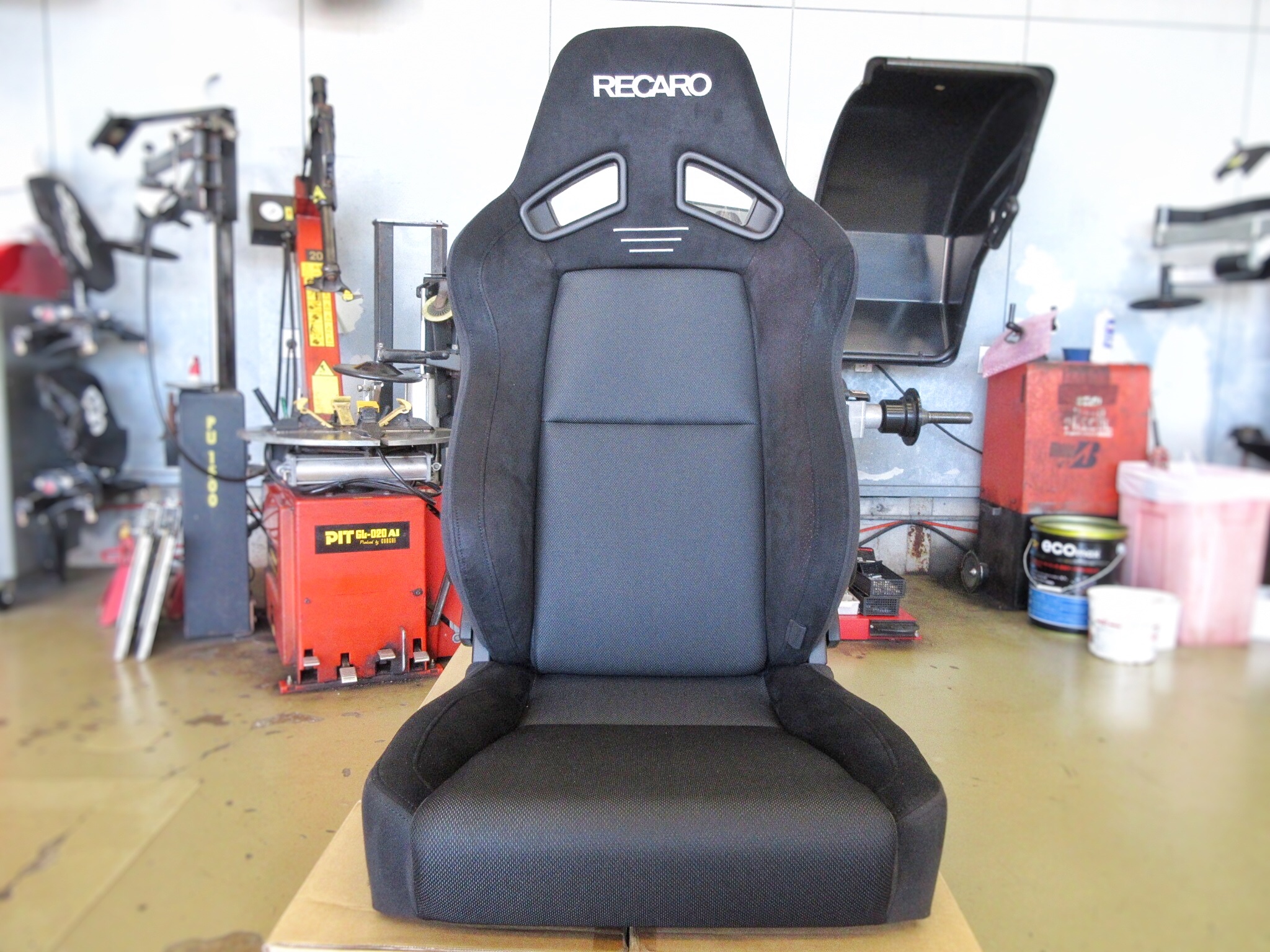HONDA N-VAN に RECARO（レカロ） SR-7F GK100 BK/SIL A/Rタイプ