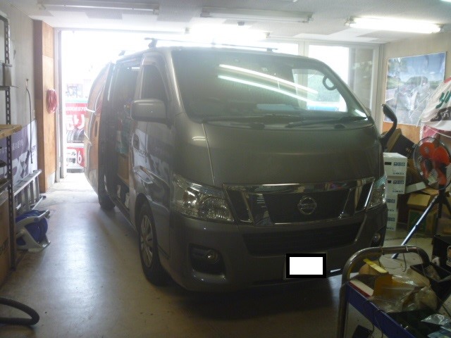 後ろが見えない 汗 日産 Nv350キャラバン Av カーナビ ドライブレコーダー Etc Av カーナビ ドライブレコーダー Etc ドライブレコーダー取付 アフターパーツ取り付け事例 コクピット 麻生 お店の得意技紹介
