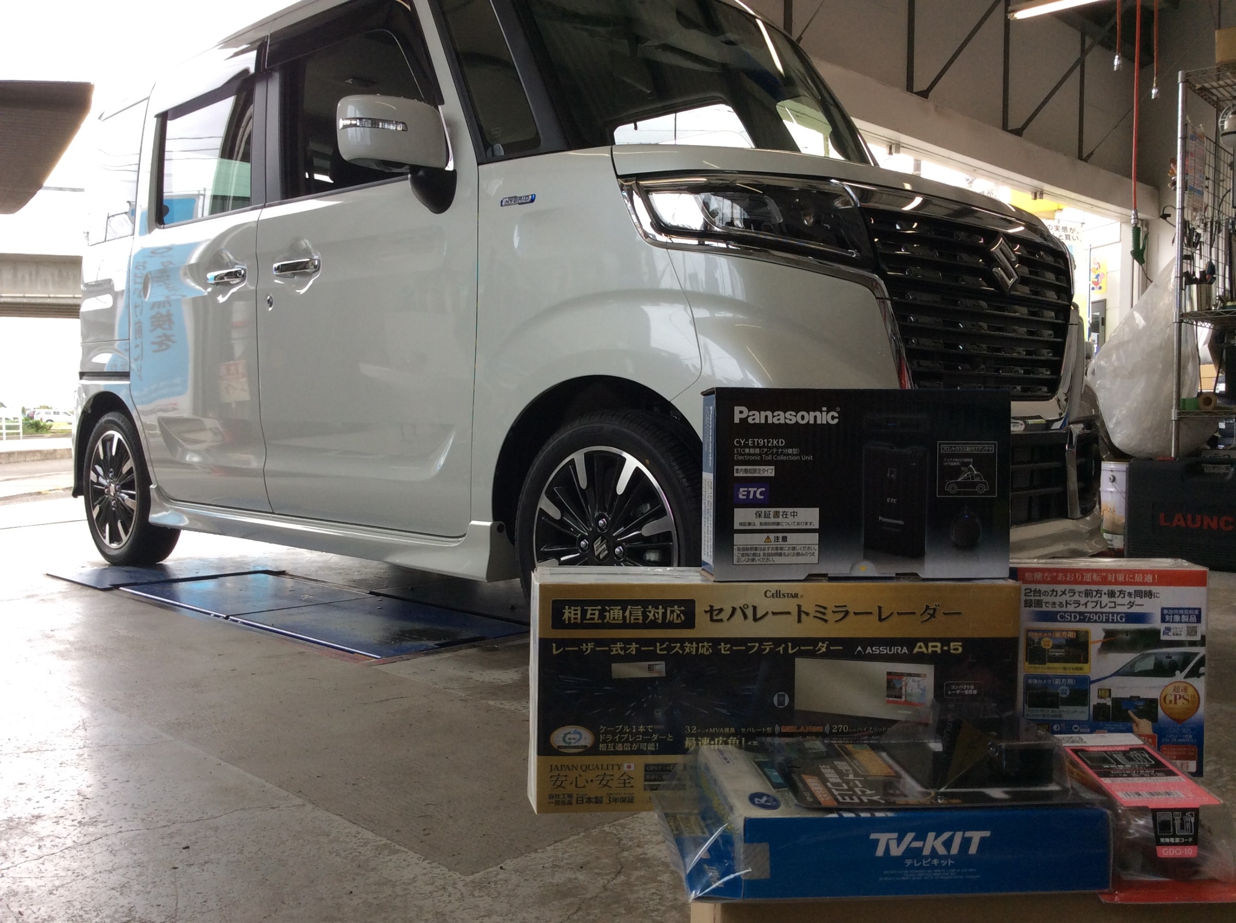 ドライブレコーダー取り付け バッテリー交換 スタッフ日記 コクピット 名取 車のカスタマイズにかかわるスタッフより