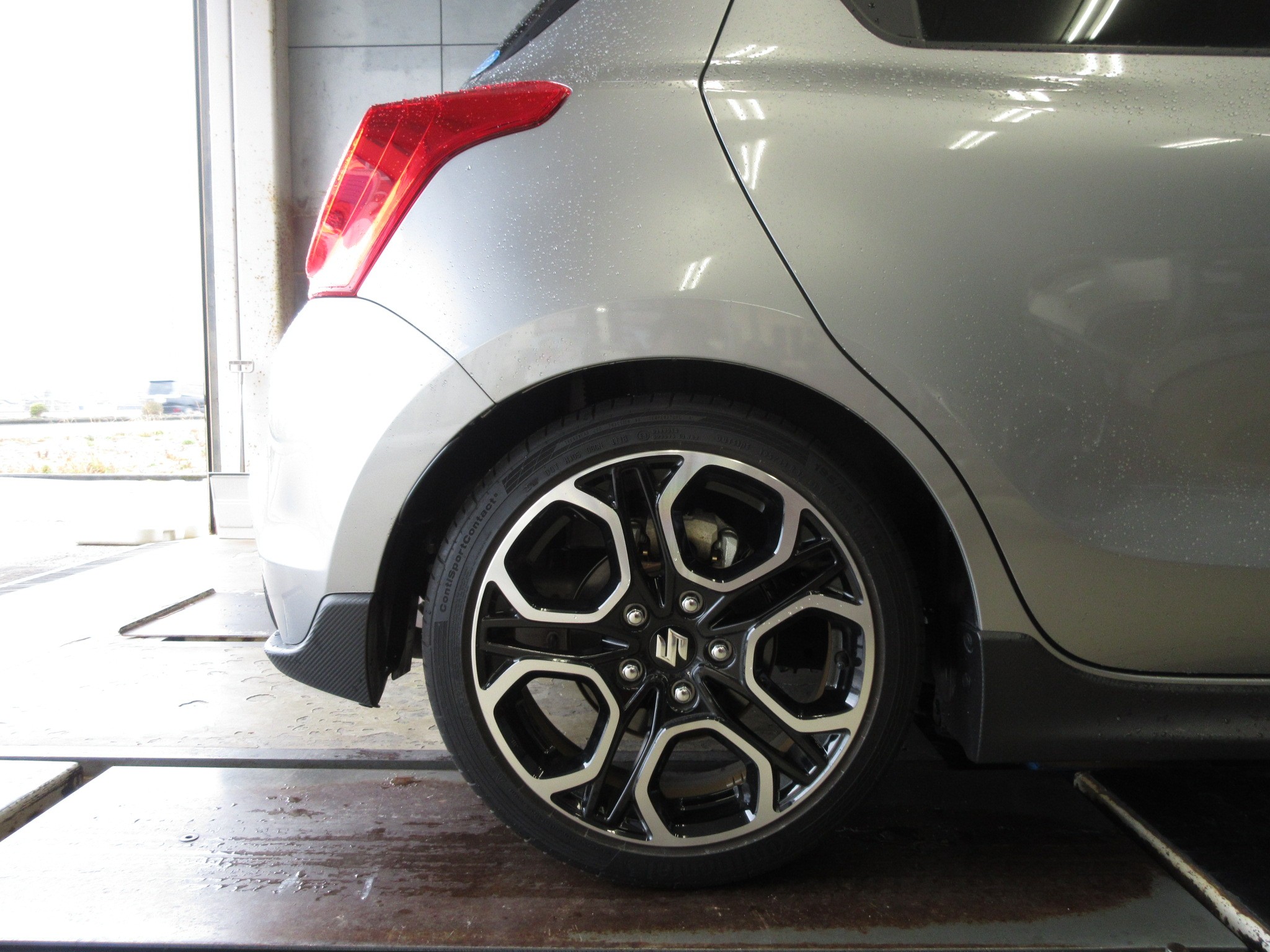 音も見た目も もちろん走りも オーナー大満足のスイスポに仕上がりました フルノーマルのzc33スイフトスポーツを一気にチェ ンジ スズキ スイフトスポーツ 店長アサコのブログ コクピット 55 車のカスタマイズにかかわるスタッフより