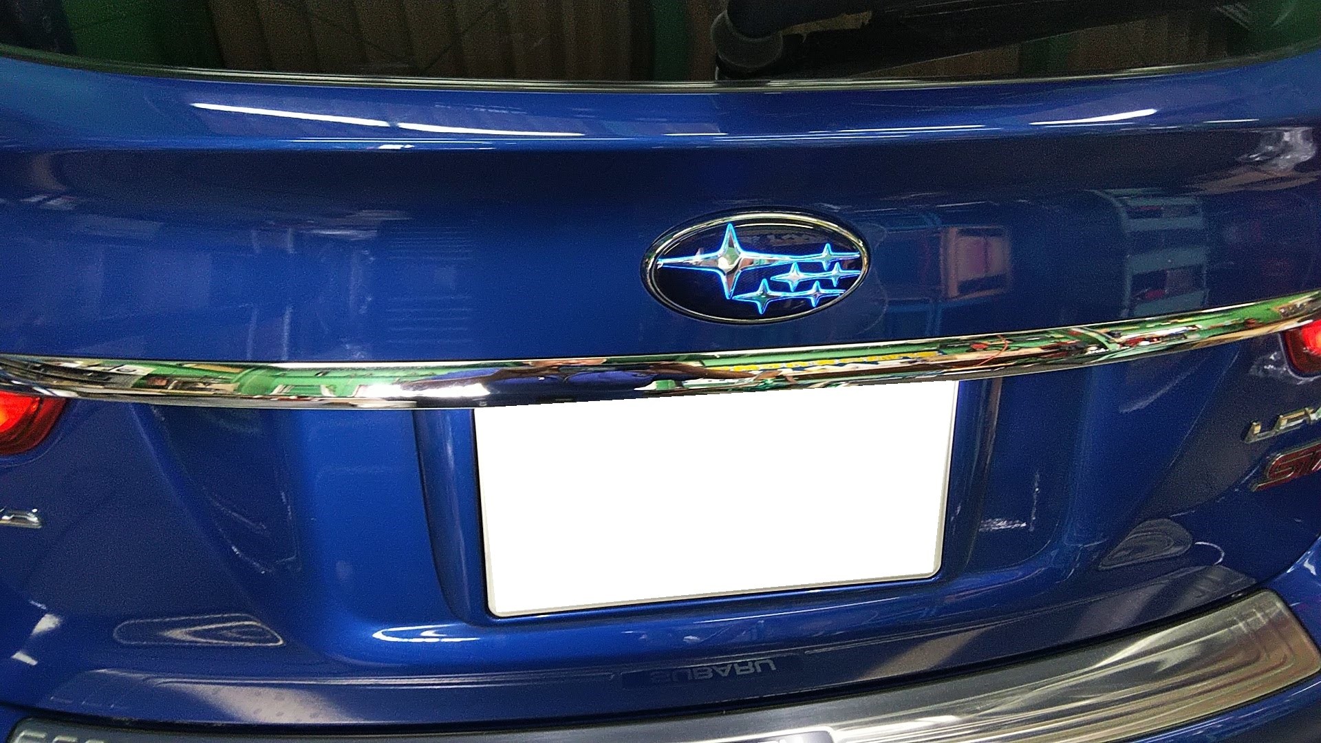 光るエンブレム スバル レヴォーグ Hid Led その他電装系 スタッフ日記 コクピット 魚津 車 のカスタマイズにかかわるスタッフより