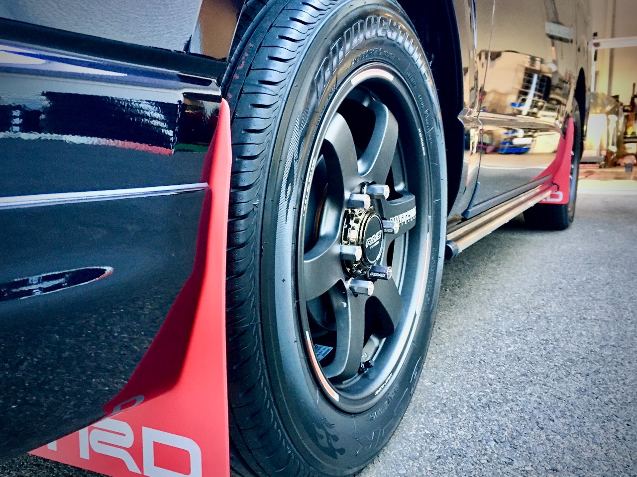 GDH206V TOYOTA HIACE 6型 ✖ BRIDGESTONE GL-R ✖ RAYS VOLK