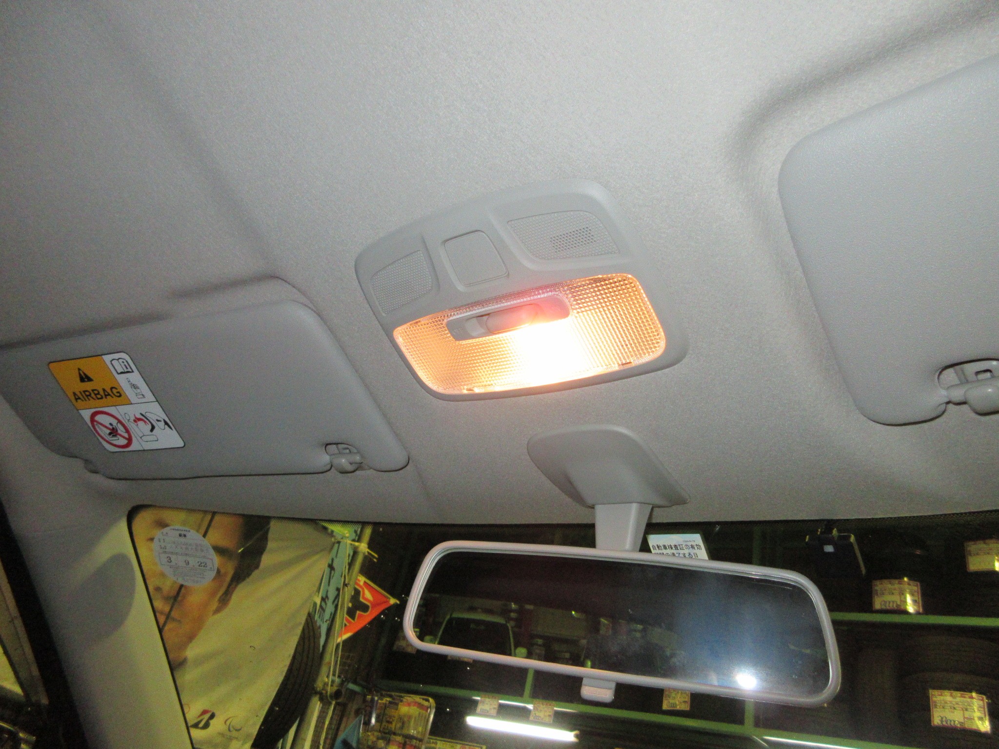 Zc33スイフトの室内を明るくしました スズキ スイフト スポーツ Hid Led その他電装系 Hid Led その他電装系 フォグ アシストランプ取付 Staff日記 コクピット さつま貝塚 車のカスタマイズにかかわるスタッフより