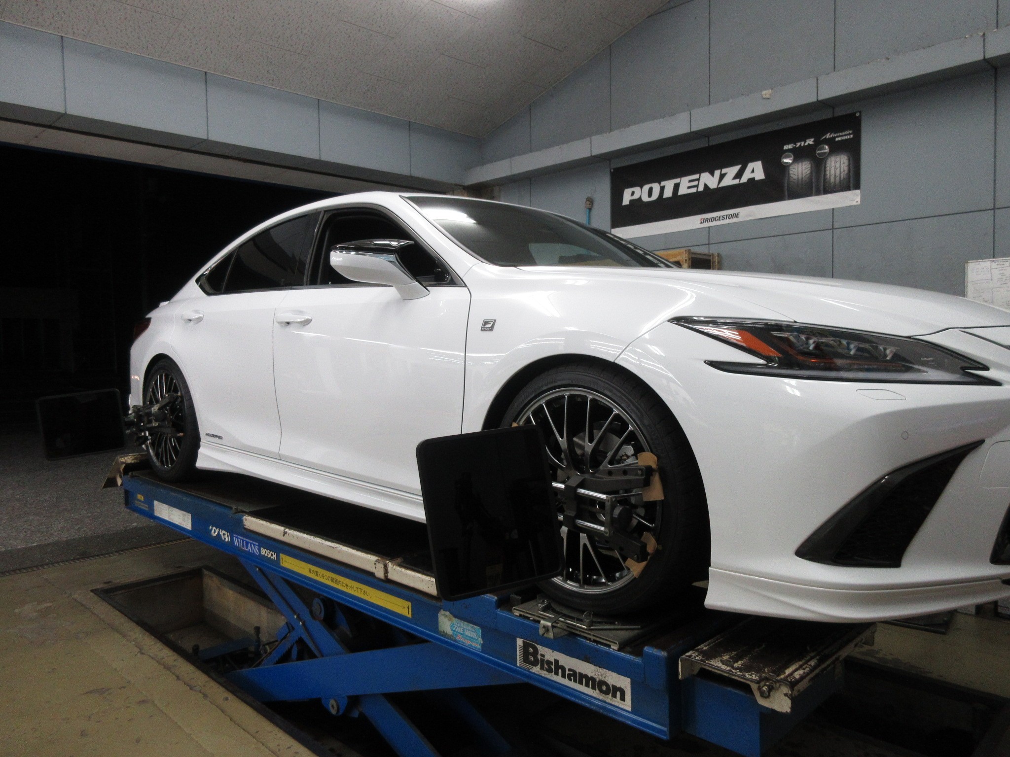 正確に表現すれば、カッコイイじゃなく美しい!” レクサスES300h 正確に表現すれば、カッコイイじゃなく美しい!” レクサスES300h