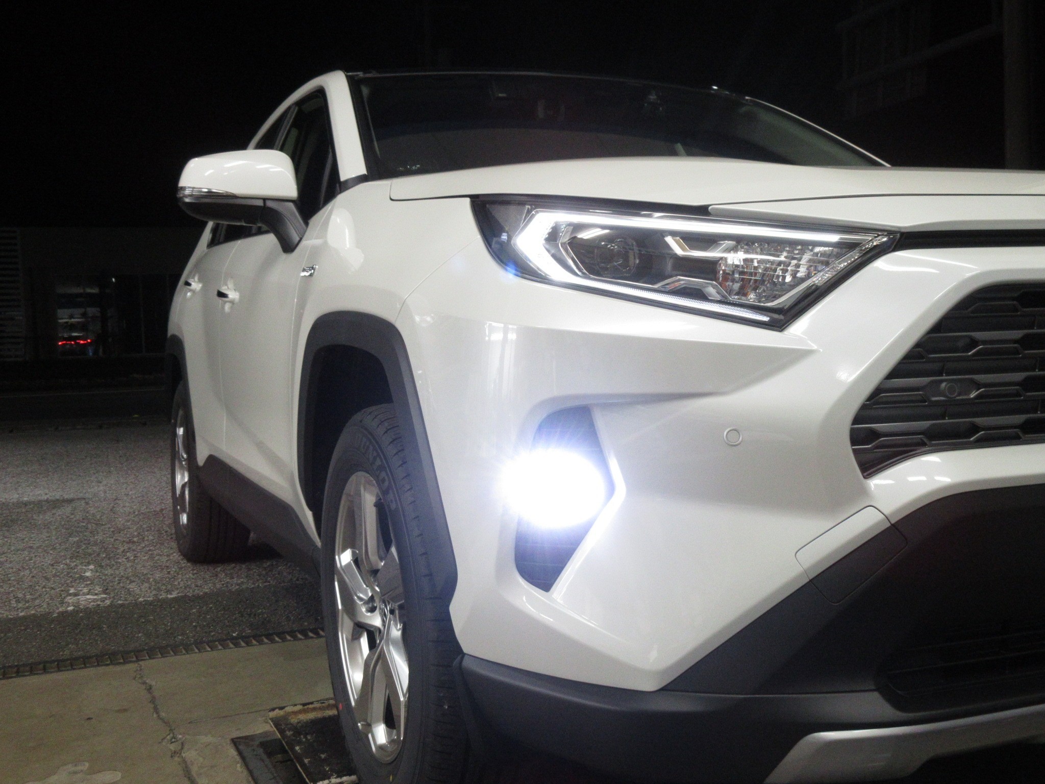 こだわりパーツ満載で、目指したのは “楽しすぎるSUV！” RAV4