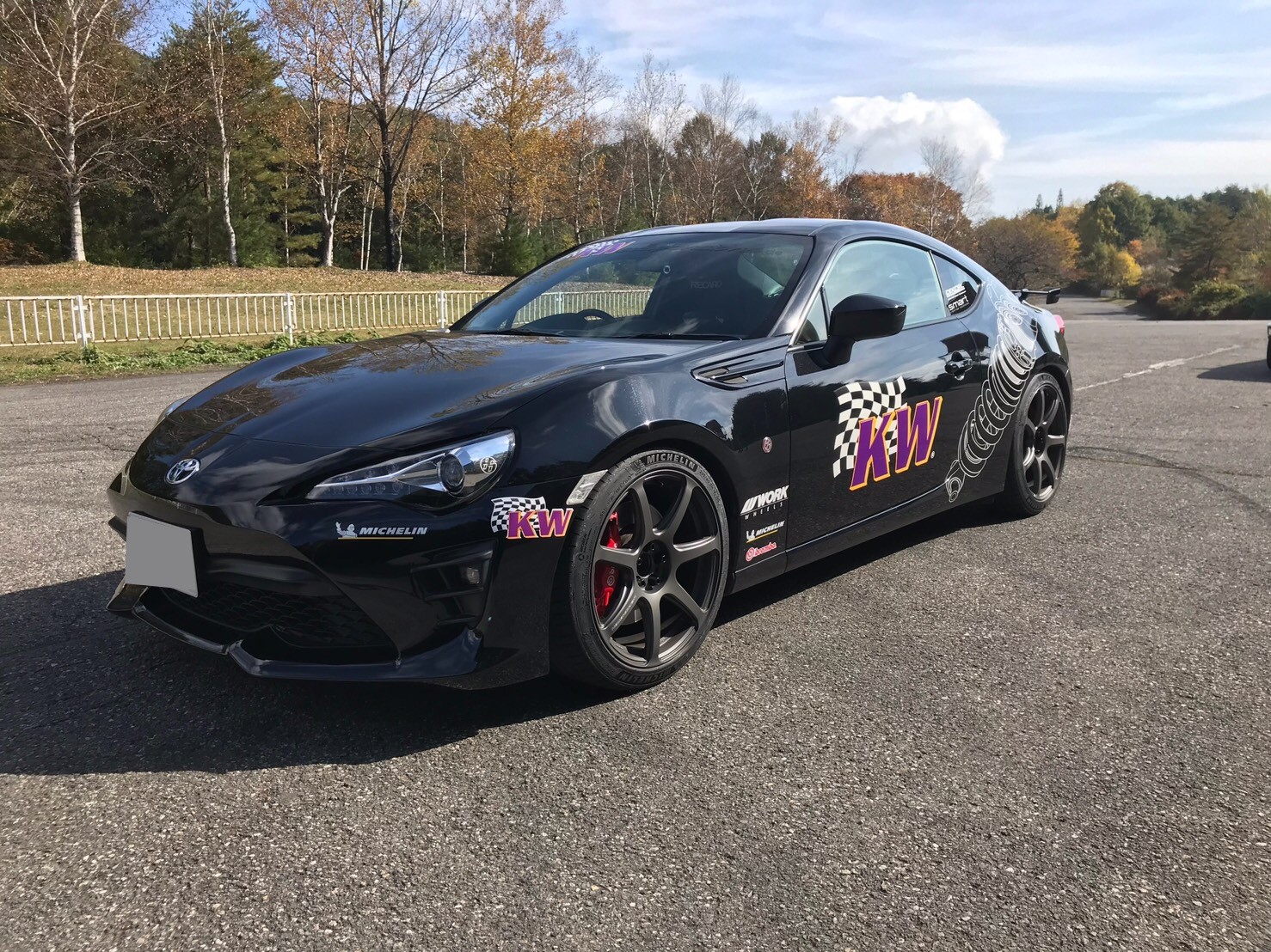 Kw カーヴェー キャンペーン好評開催中 トヨタ 86 足まわり サスペンション ブレーキ スタッフ日記 スタイルコクピット ズーム 車のカスタマイズにかかわるスタッフより