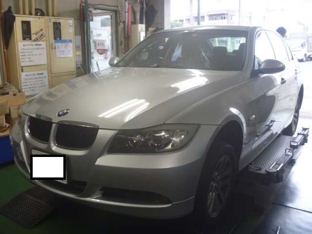 Bmw 3シリーズ E90 ランフラットタイヤ交換 Bmw 3シリーズ タイヤ ランフラットタイヤ取扱 店舗日記 コクピット 麻生 車のカスタマイズにかかわるスタッフより