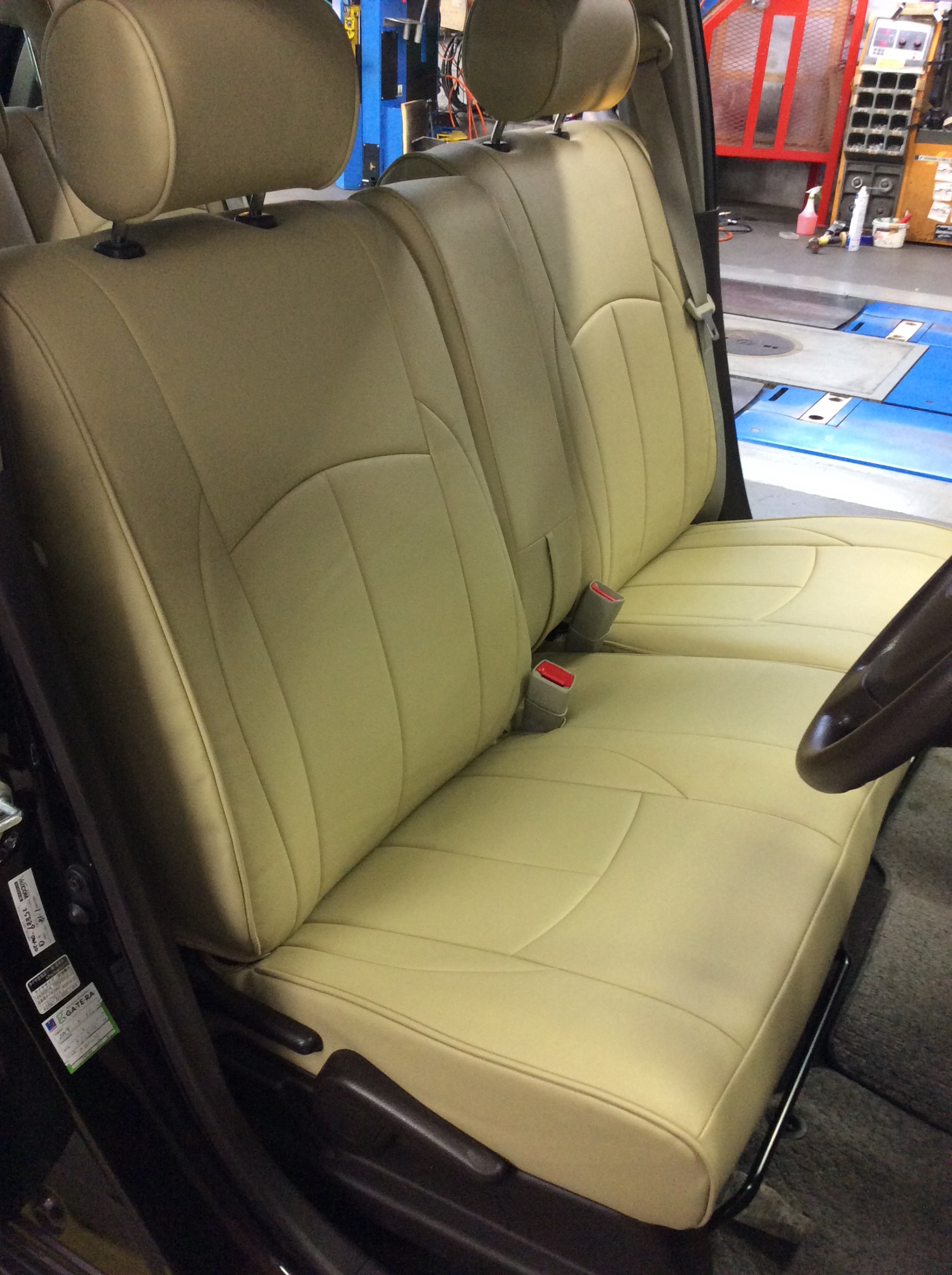 車種専用 シートカバー で車内を一新 スタッフ日記 コクピット モリオカ 車のカスタマイズにかかわるスタッフより