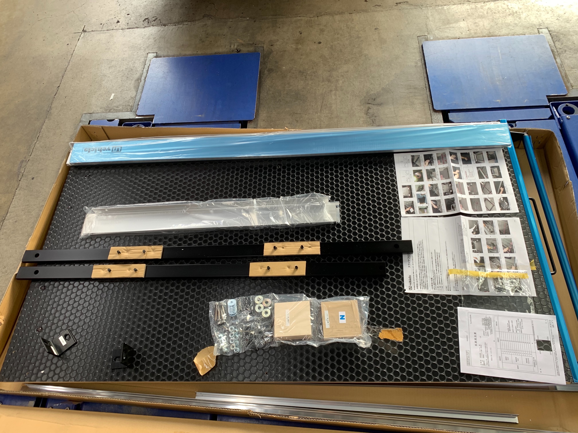 ハイエース スライドフロア取り付け | トヨタ ハイエース