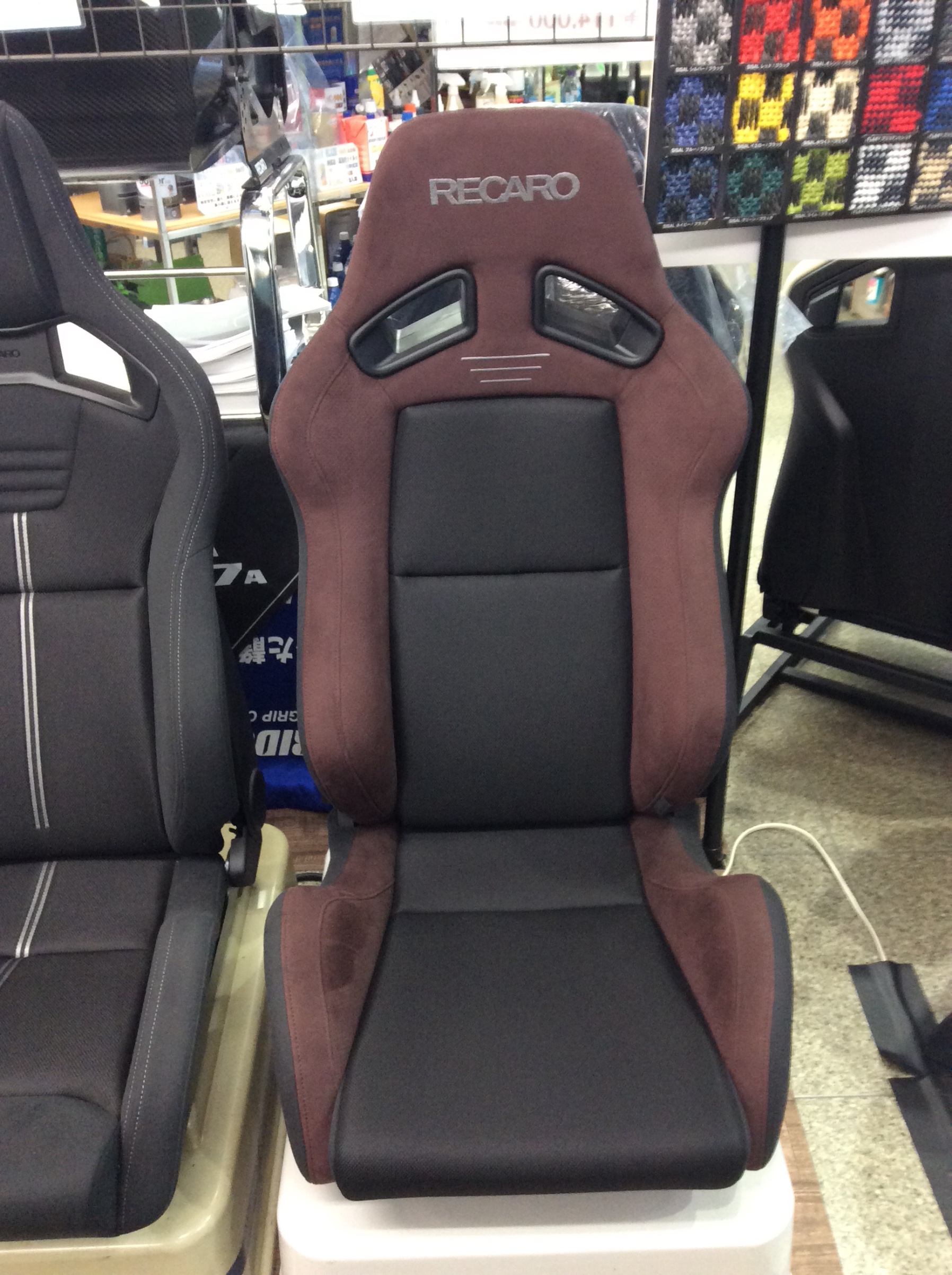 今 店内で体感できる「 RECARO シート 」はコチラ！ | インテリア