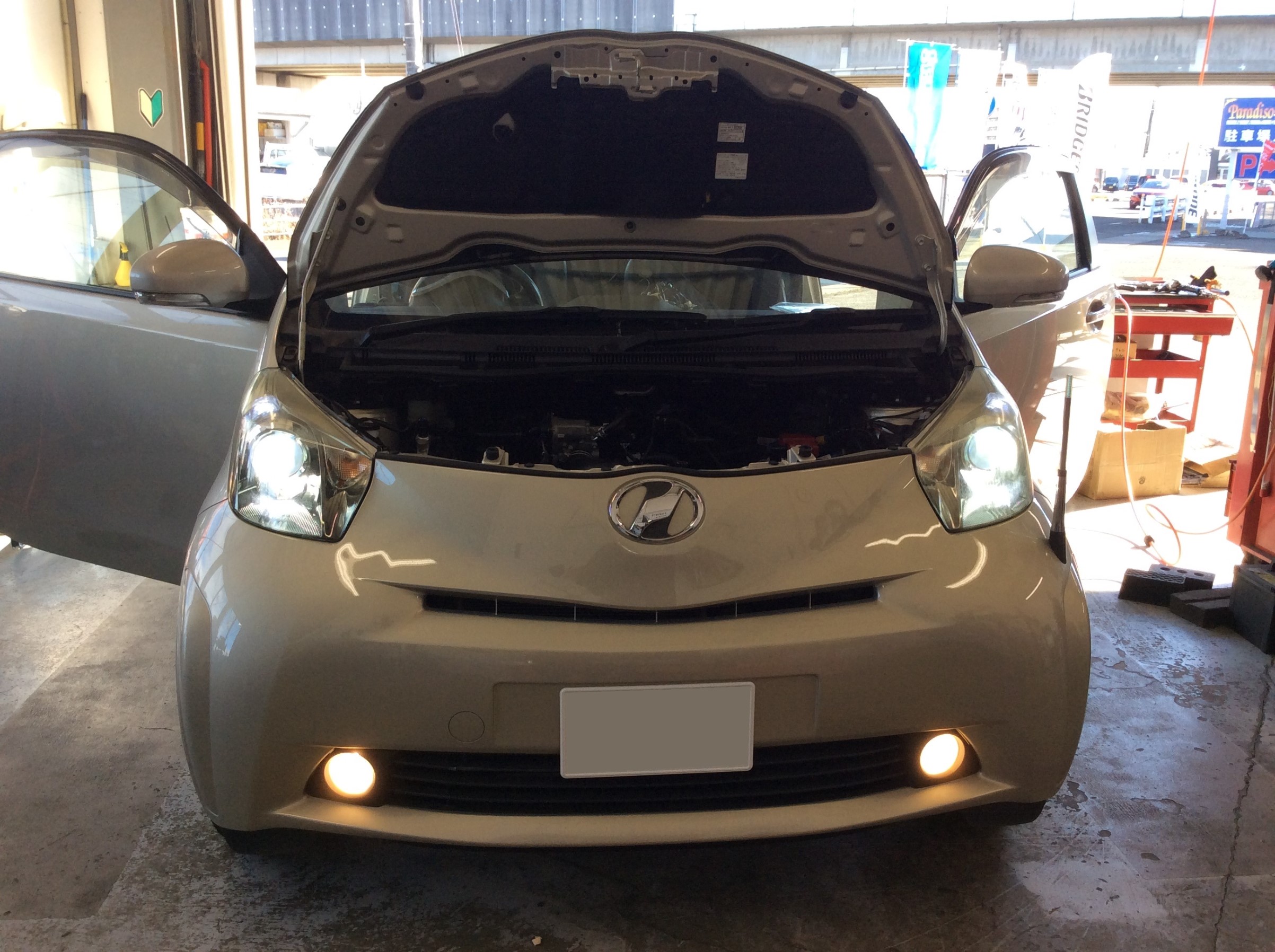 トヨタiQ KGJ10 ナビゲーション&LEDバルブを取り付けます | トヨタ iQ