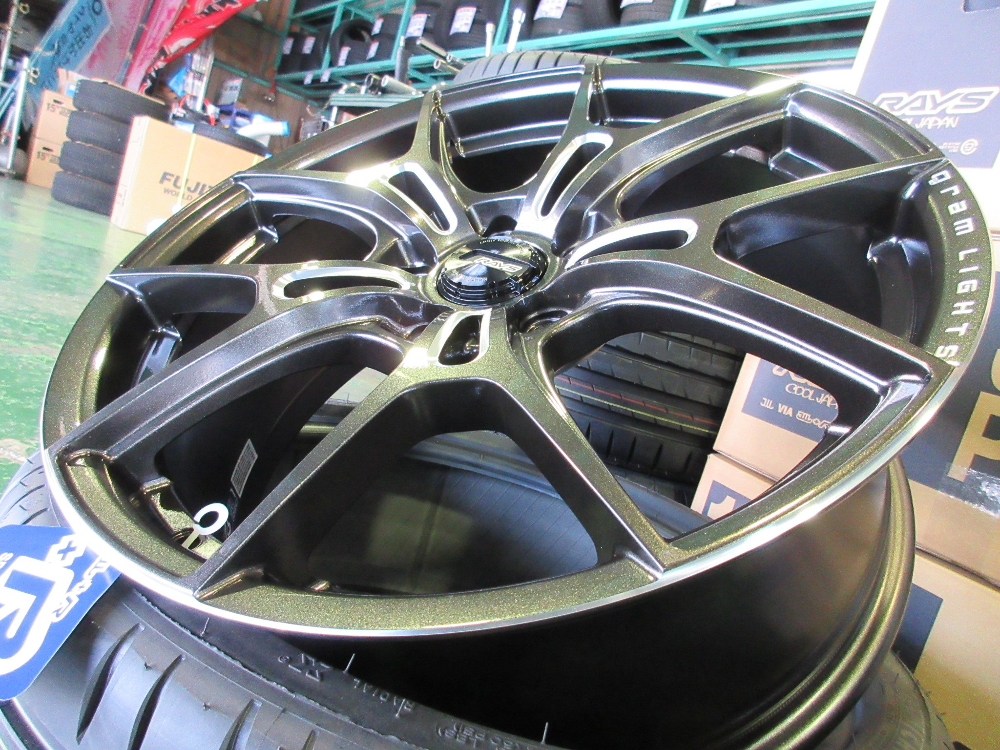 年末に黒いホイールの入荷ラッシュです ホイール Staff日記 コクピット さつま貝塚 車のカスタマイズにかかわるスタッフより