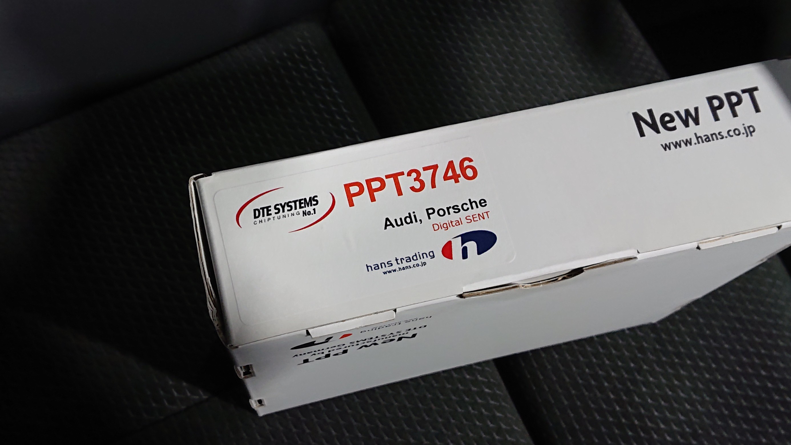 DTE SYSTEMS スロットルコントローラー New PPT の取付 ／ Audi Q5 40 TDI quattro FY | アウディ Q5  吸・排気系 吸・排気系 > 吸排気系関連パーツ取付 | Feel Book | スタイルコクピット フィール | 車のカスタマイズにかかわるスタッフより