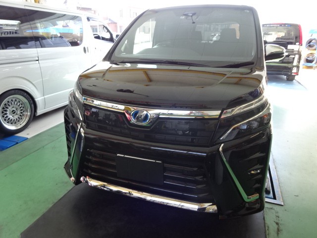 VOXY デジタルインナーミラー取り付け！ | トヨタ ヴォクシー AV・カーナビ・ドライブレコーダー・ETC  AV・カーナビ・ドライブレコーダー・ETC > ドライブレコーダー取付 | スタッフ日記 | コクピット さつま岸和田