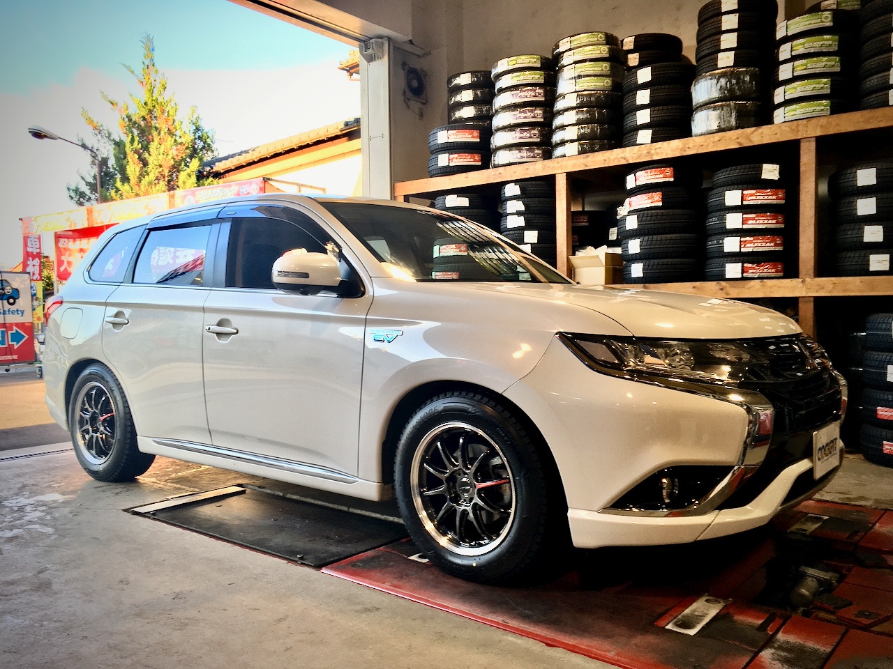 GG2W MITSUBISHI OUTLANDER PHEV ✖ BLIZZAK DM-V3 ✖ WORK EMOTION