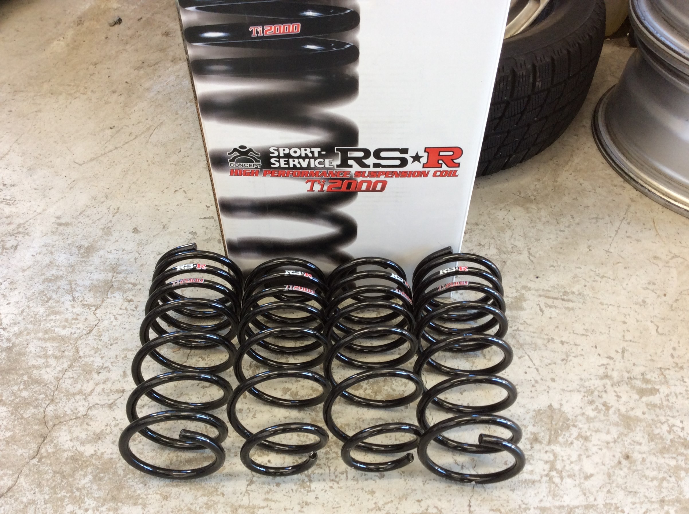 スズキ アルトワークス HA36S RS-Rスプリング交換 | スズキ