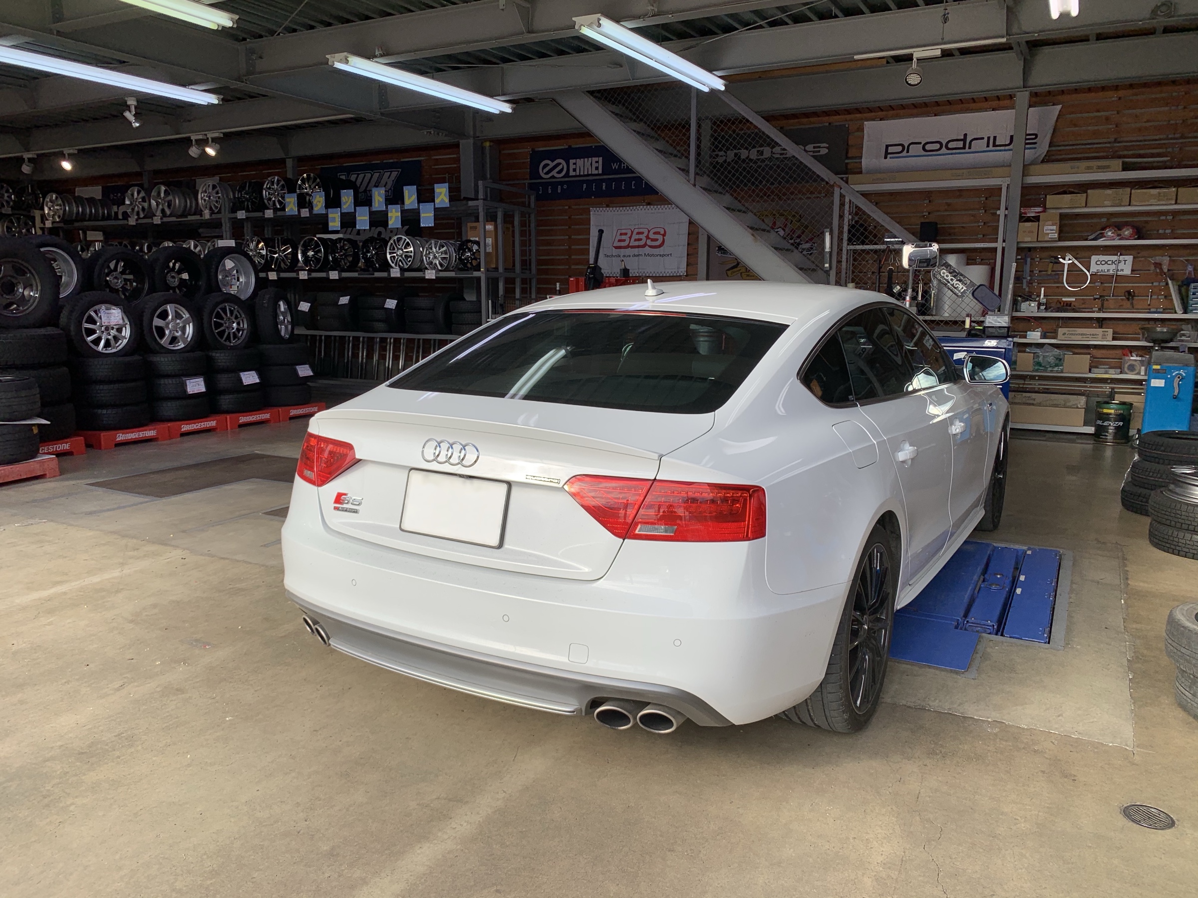 アウディ S5 サブコン取り付け | アウディ S5 | スタッフ 日記 