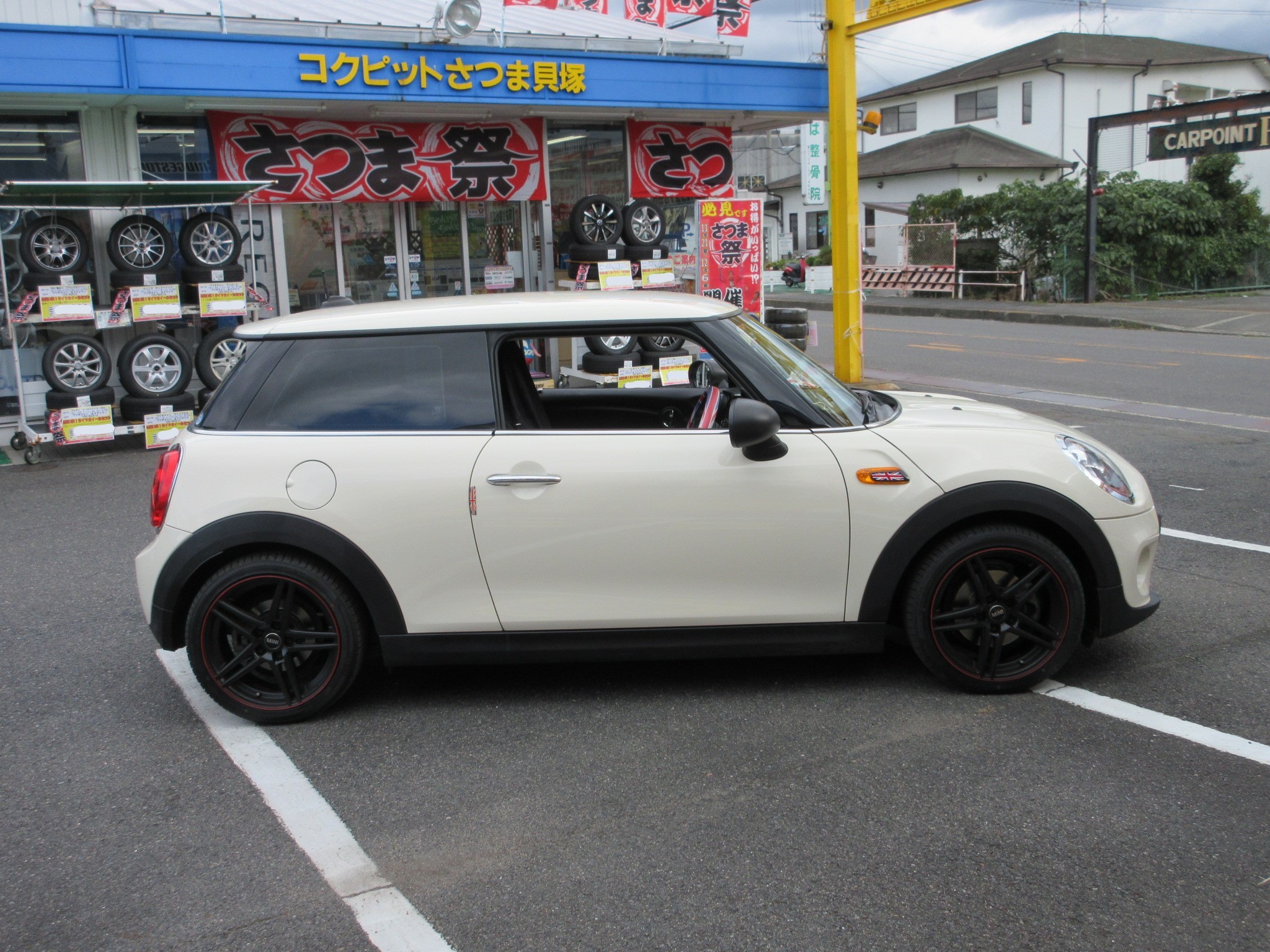 おしゃれなf56ミニのご入庫です Bmw Mini Av カーナビ ドライブレコーダー Etc Av カーナビ ドライブレコーダー Etc オーディオ取付 Staff日記 コクピット さつま貝塚 車のカスタマイズにかかわるスタッフより