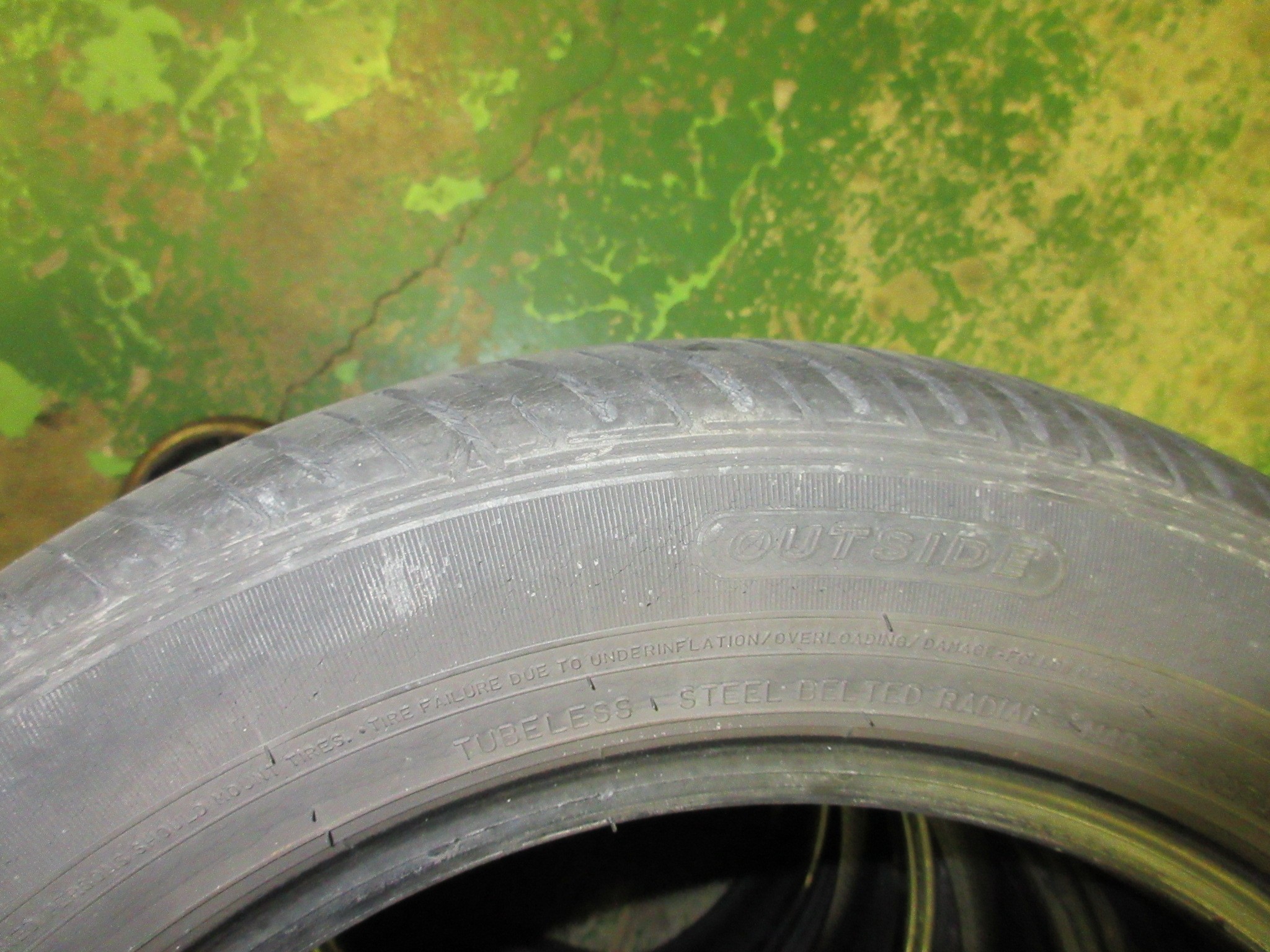タイヤのひび割れは要注意 ダイハツ タント タイヤ Staff日記 コクピット さつま貝塚 車のカスタマイズにかかわるスタッフより