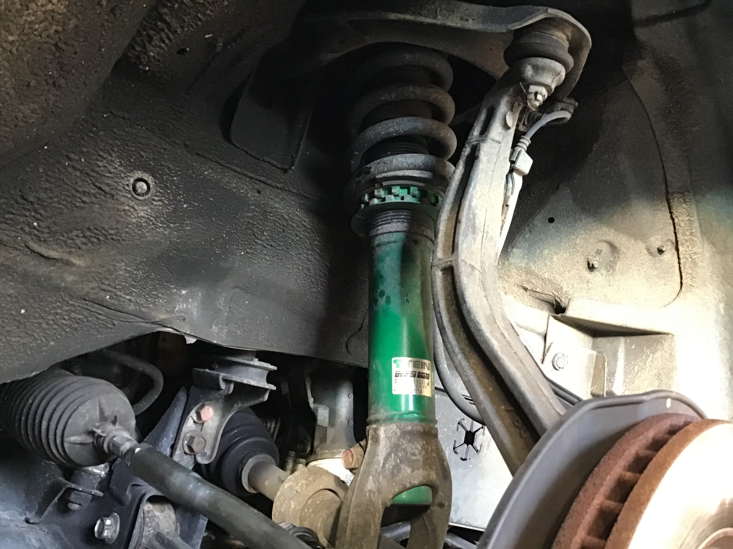 エリシオン車高調交換 リフレッシュ Part１ ホンダ エリシオン 足まわり サスペンション ブレーキ タイヤ センターフィット取り付け アフターパーツ取り付け事例 コクピット 麻生 お店の得意技紹介