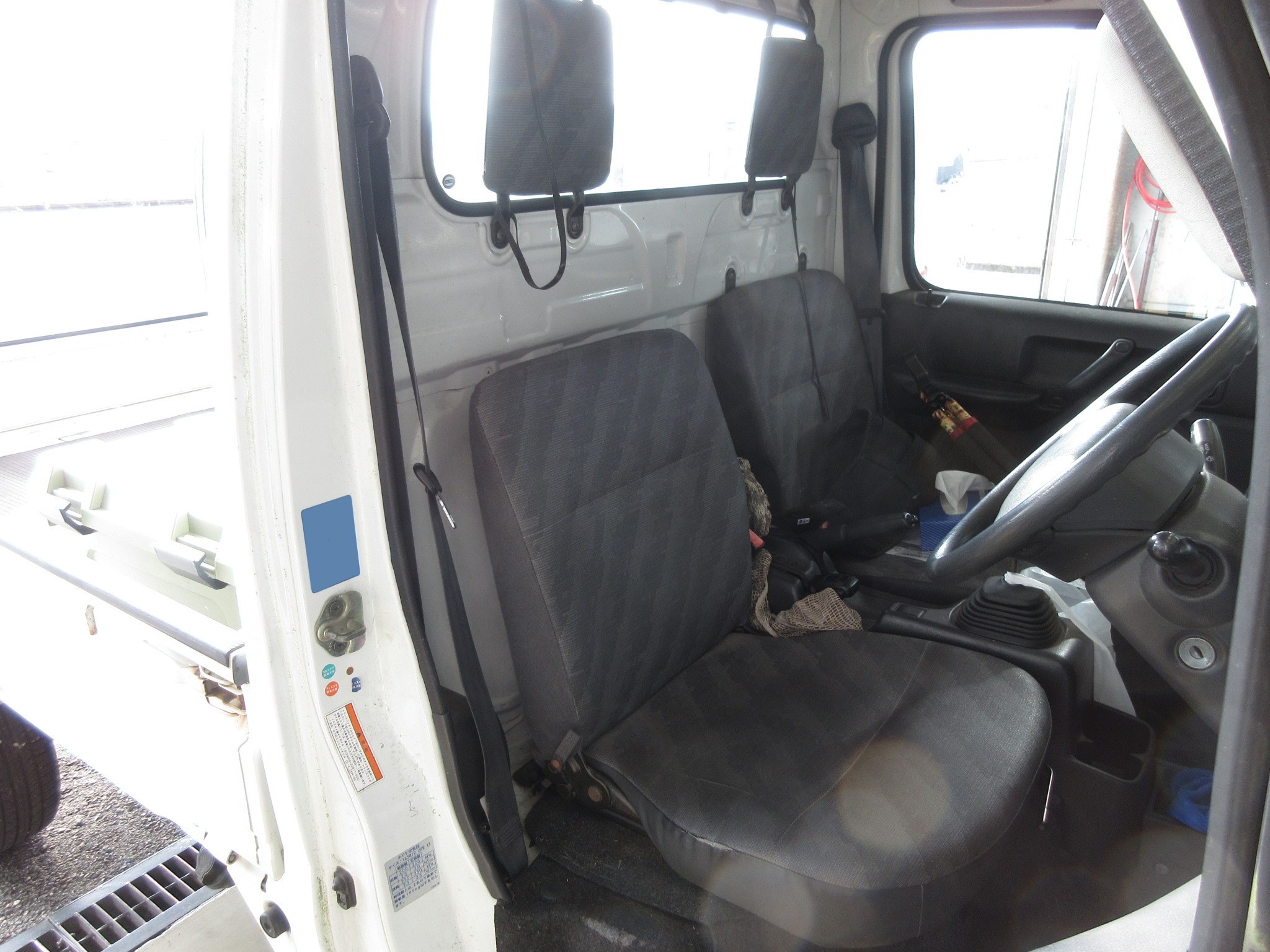 毎日苦痛な軽トラドライバー必見です スズキ キャリイ トラック Da63t に Recaro Lx F の取り付け スズキ キャリイ 店長アサコのブログ コクピット 55 車のカスタマイズにかかわるスタッフより