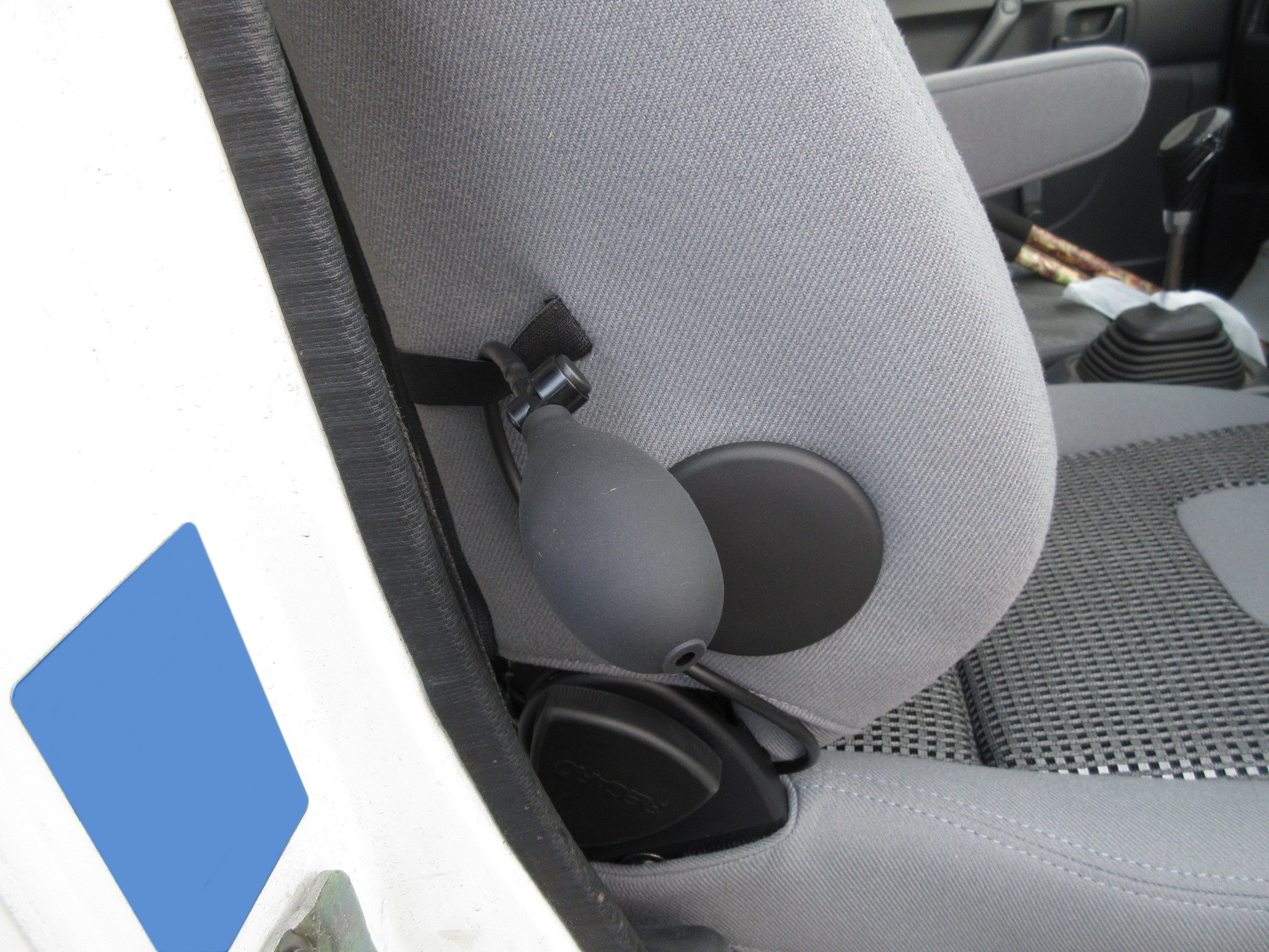 毎日苦痛な軽トラドライバー必見です スズキ キャリイ トラック Da63t に Recaro Lx F の取り付け スズキ キャリイ 店長アサコのブログ コクピット 55 車のカスタマイズにかかわるスタッフより