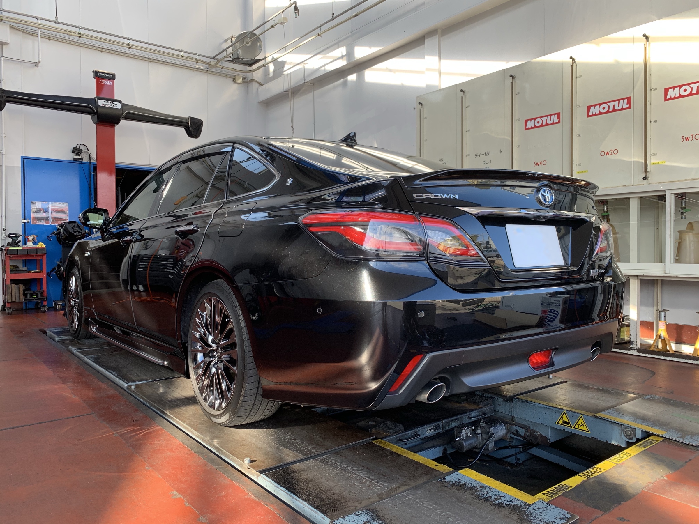 クラウン クスコ車高調取り付け | トヨタ クラウン | スタッフ