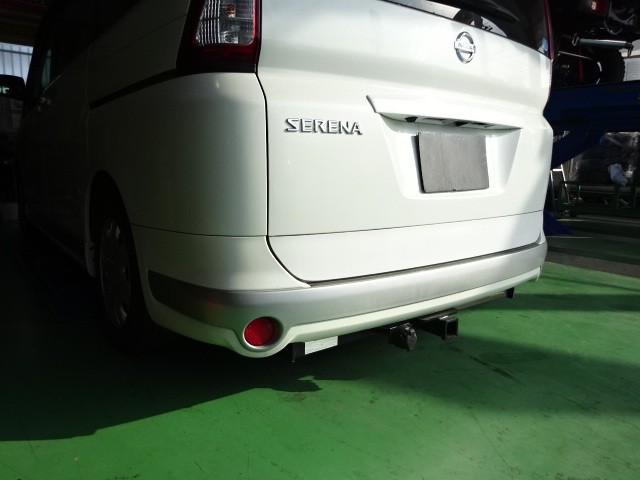 意外なお車をリフトアップ！ | 日産 セレナ 足まわり（サスペンション