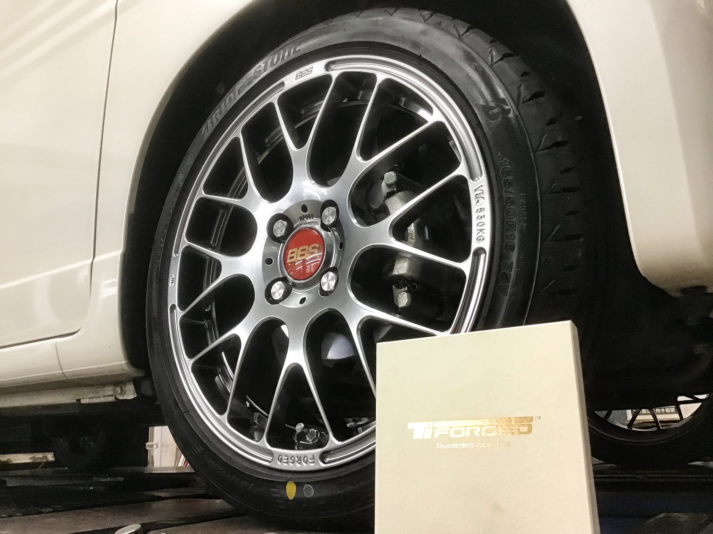 日本初 いえ世界初なんです サンダーボルトジャパン Pentagon Wheelnut ペンタゴン ホイールナット の取り付け 店長アサコのブログ コクピット 55 車のカスタマイズにかかわるスタッフより