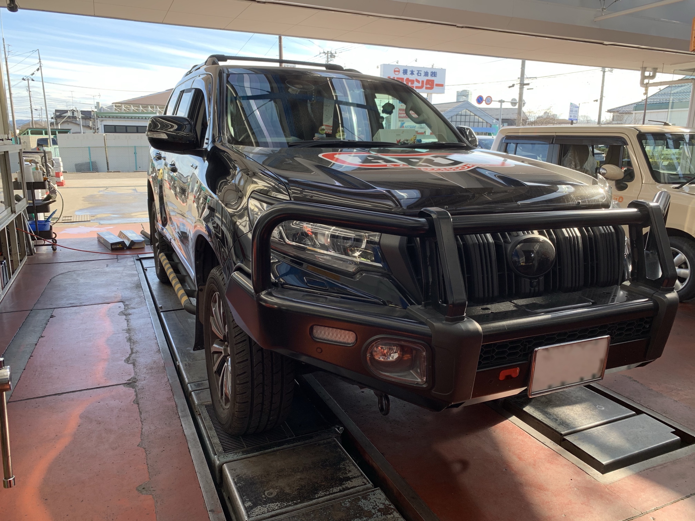 ランクル プラド サスキット トヨタ ランドクルーザープラド スタッフ 日記 コクピット 荒井 車のカスタマイズにかかわるスタッフより