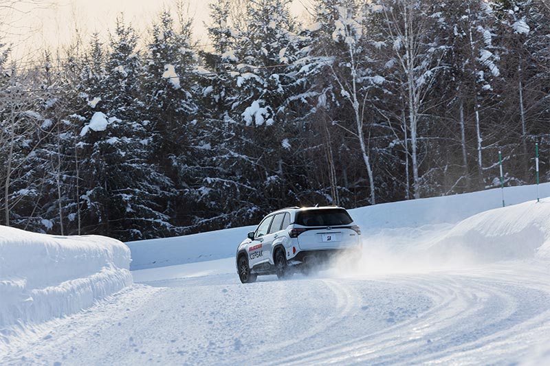 「BLIZZAK ICEPEAK」は、高荷重・ハイトルクで摩耗性能においてシビアな車両でも、ロングライフで安心・安全が長く続く